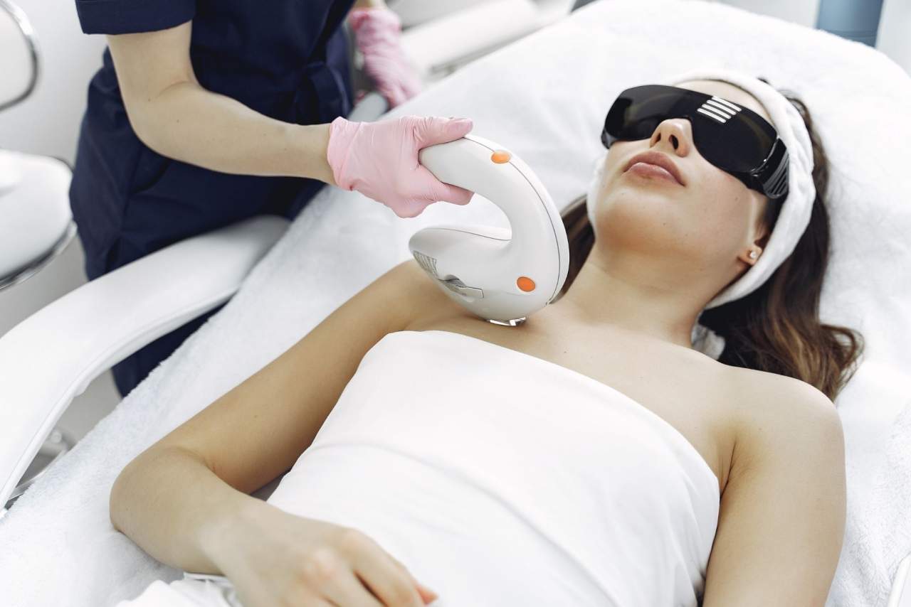 La depilación láser es tendencia: Tratamiento en el centro de belleza Ada Beauty