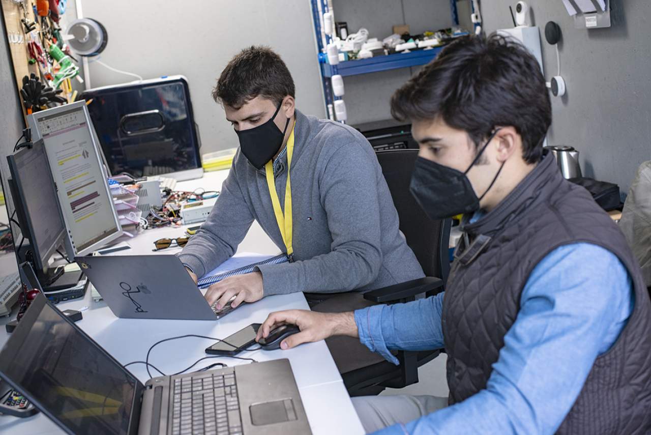 Indotem: dos emprendedores españoles crean una teleasistencia para garantizar la seguridad no invasiva de los más mayores