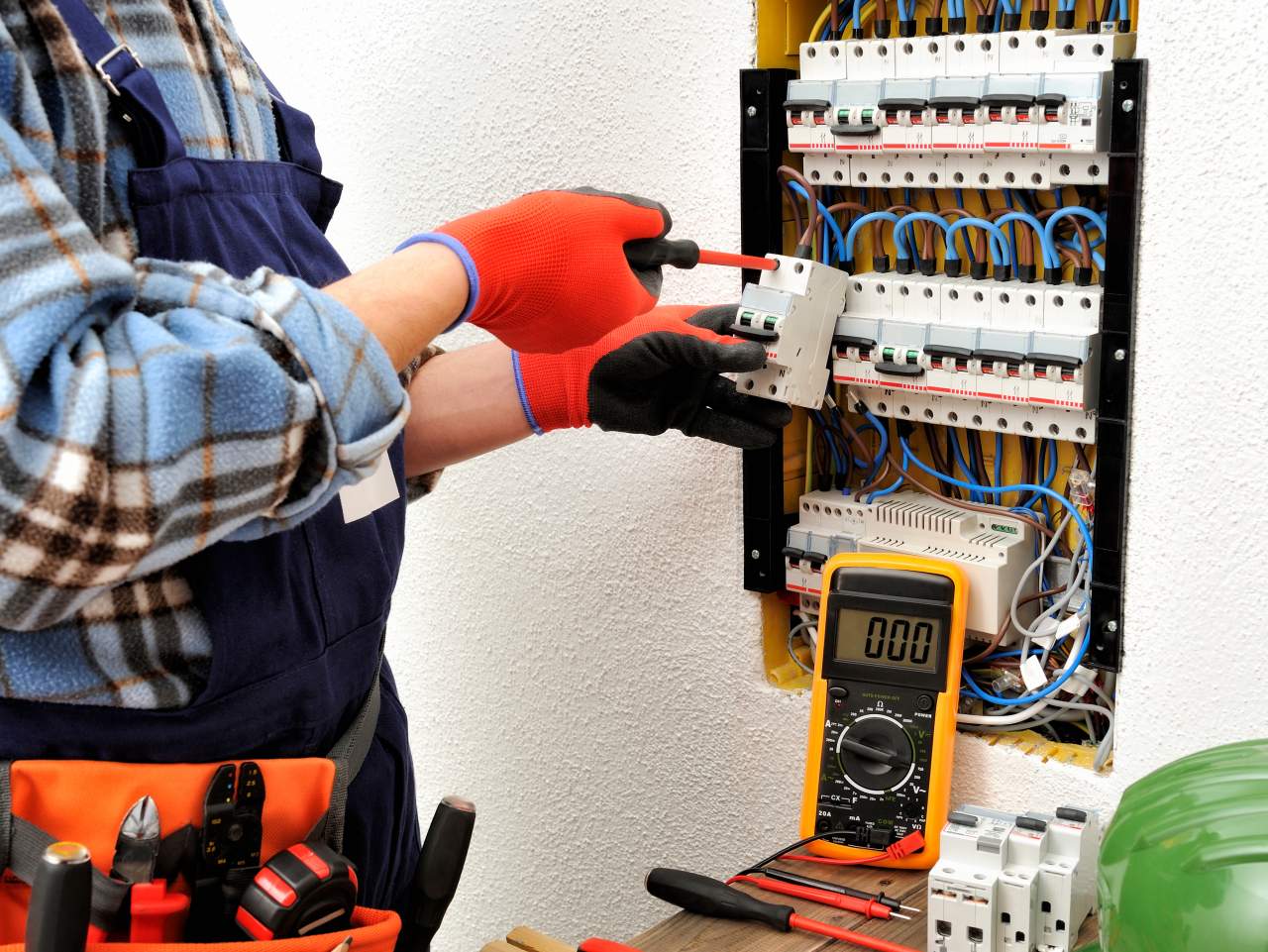 Cadenza Electric: Venta de diferencial superinmunizado Schneider y magnetotérmico Schneider a precios rebajados