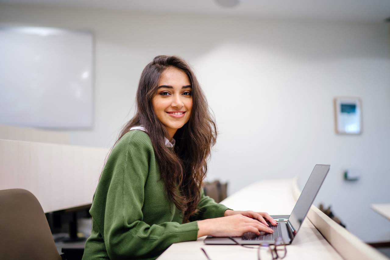 Ayuda Universitaria Cum Laude: la academia online que propone soluciones para el TFG