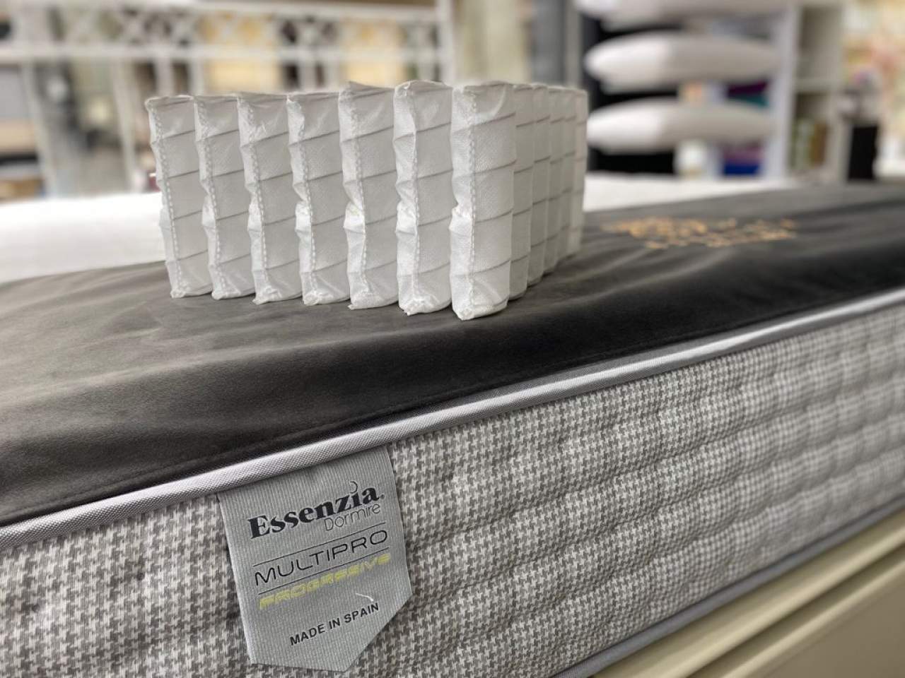 Liquidación de stock de colchones con 30% de descuento: Muebles Industria