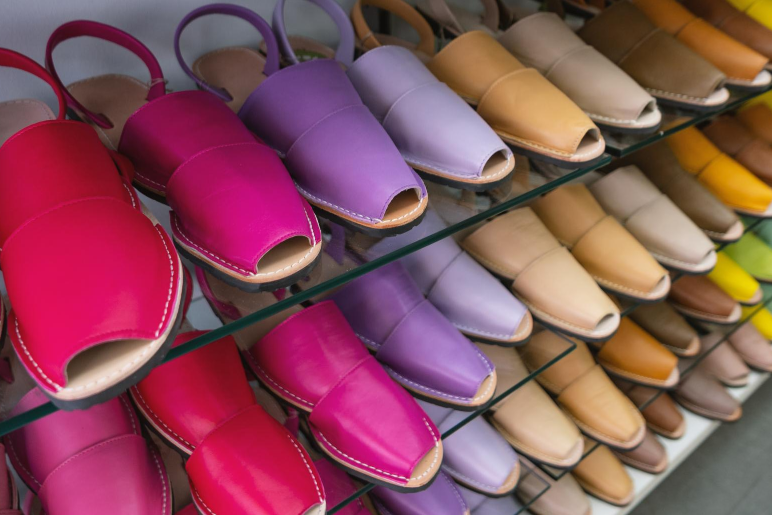 Bouttye se consolida como una de las tienda de referencia de abarcas menorquinas