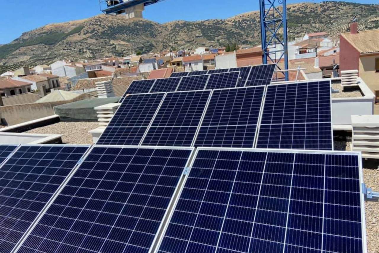 ¿Cómo obtener energía solar para el autoconsumo en empresas? Agrupaciones & Soluciones Solares