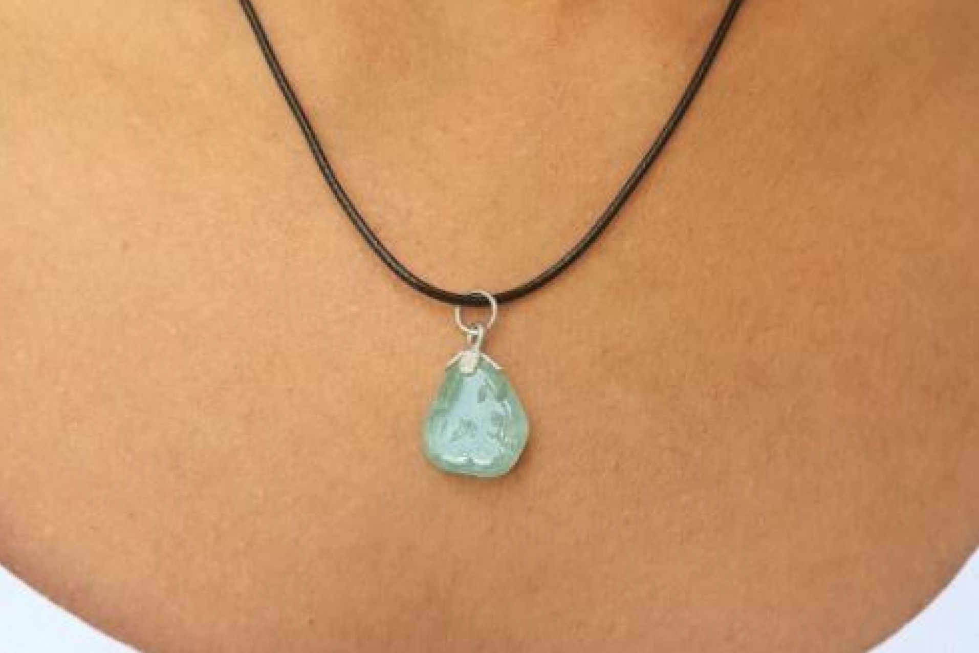 Tierra de Gemas, la tienda de minerales online donde el cliente podrá encontrar una gran variedad de colgantes de piedras