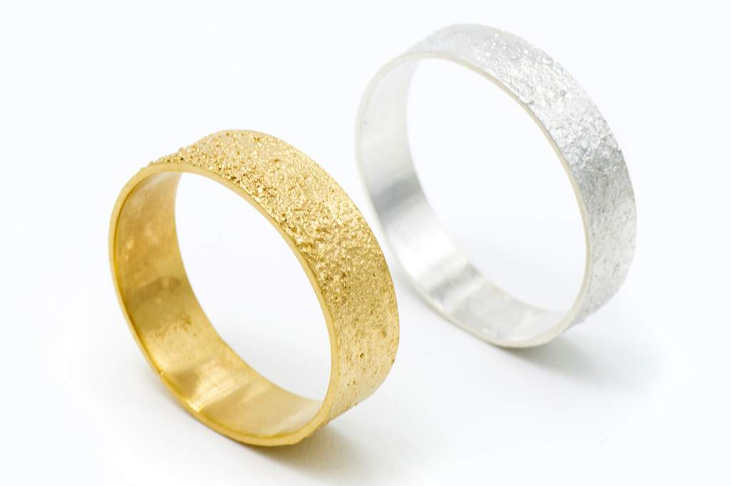 Juia Jewels: alianzas de boda artesanales