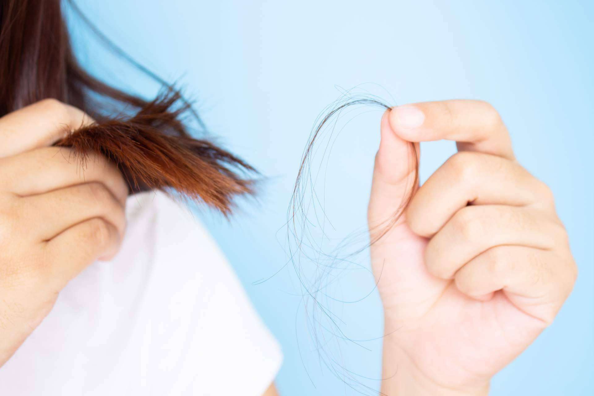 El tratamiento efectivo de Géomer para la caída de pelo hormonal o carencial