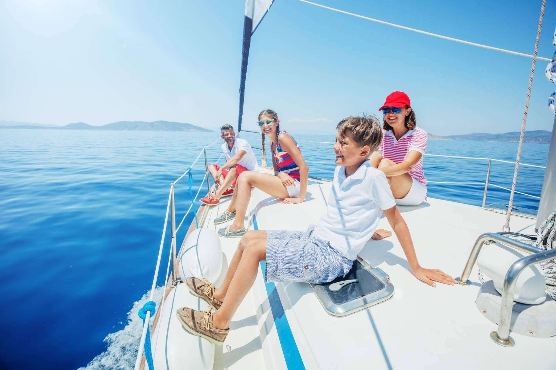 Gracias a Alboran Charters es posible disfrutar de un inolvidable paseo en barco en Granada