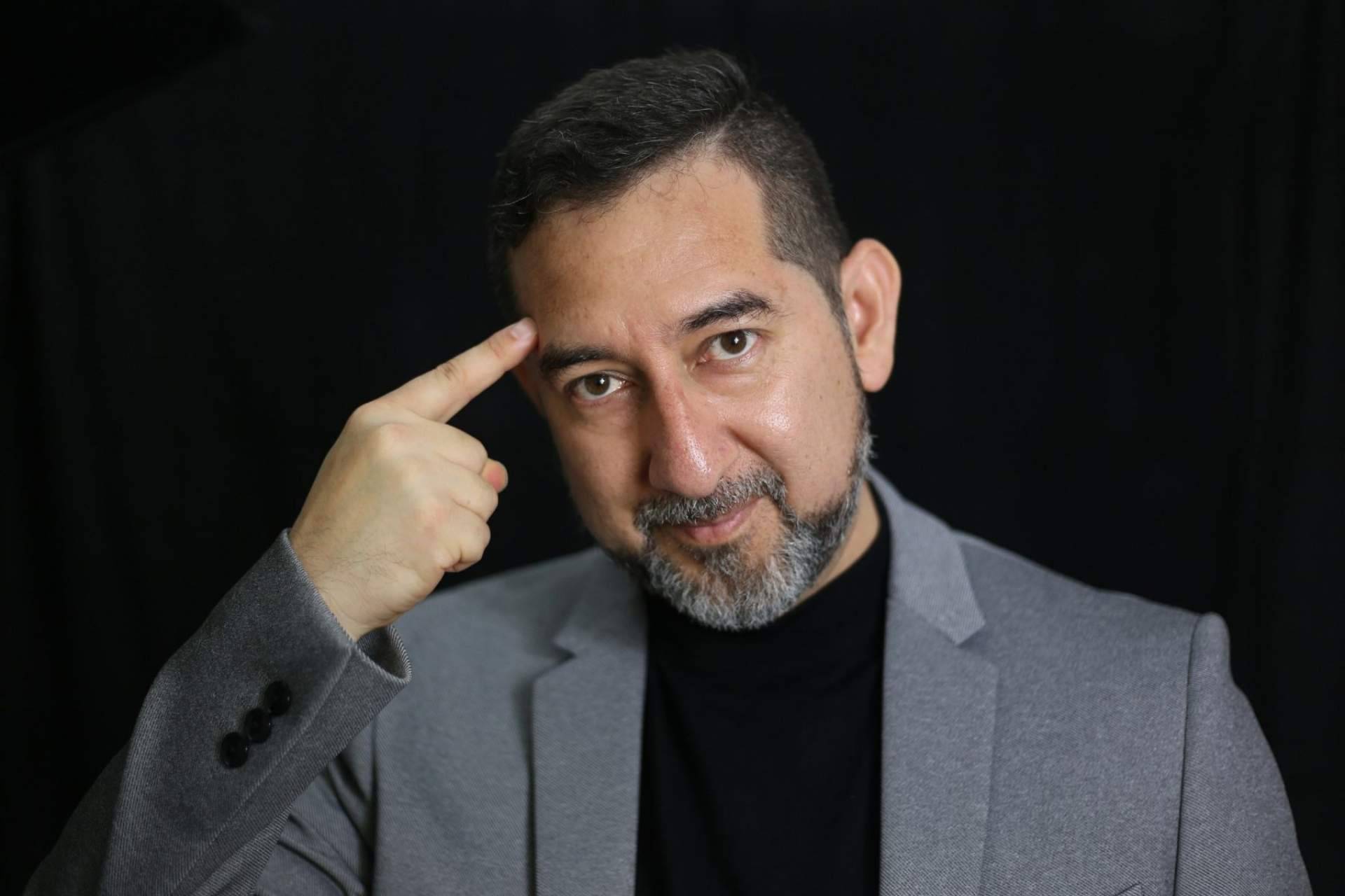César Vera, uno de los coaches ibero-peruanos más influyentes de los últimos años, imparte 'Iniciación a la PNL', un curso de formación sobre Programación Neurolingüística