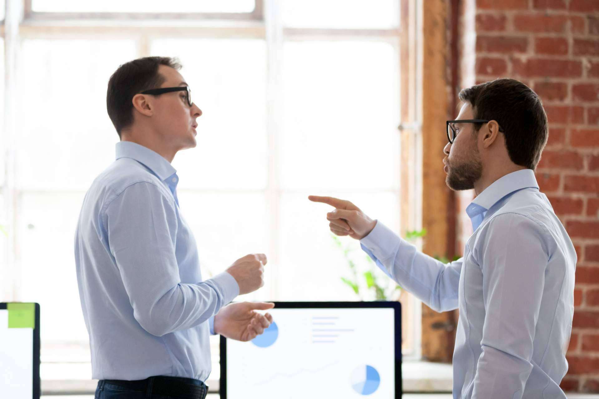 ¿Por qué es necesario implementar protocolos de acoso laboral y planes de igualdad retributiva? por Romalex Consultores