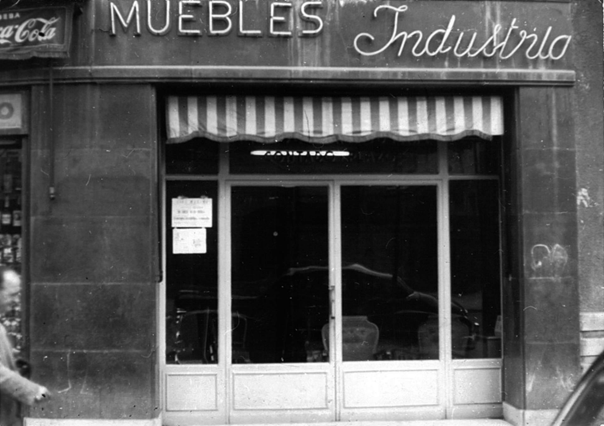 La historia de una vocación. Así es cómo ha crecido una de las tiendas de muebles con más antigüedad en Barcelona: Muebles Industria