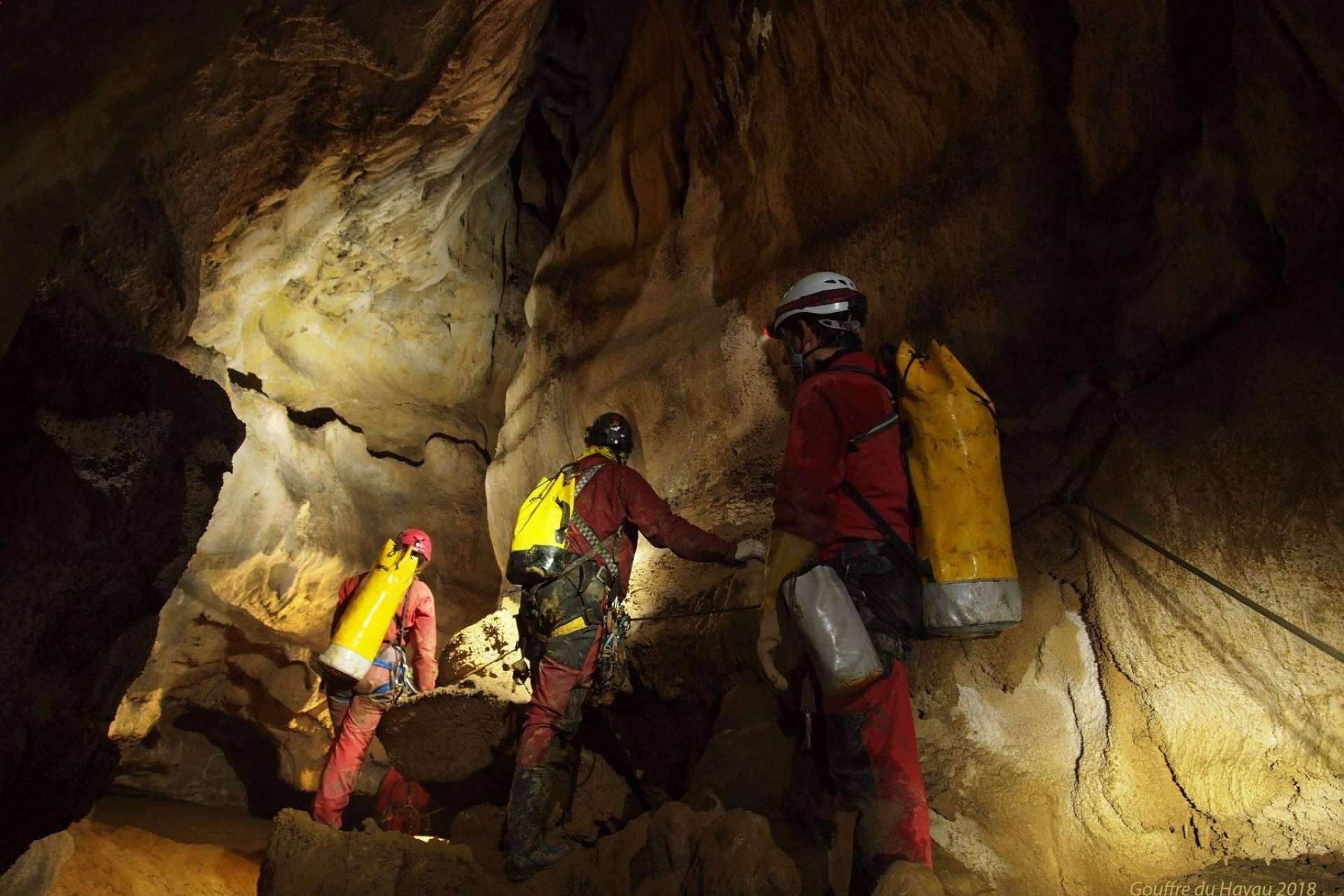 Vertical Challenge sabe como vivir la esencia de la aventura con la espeleología