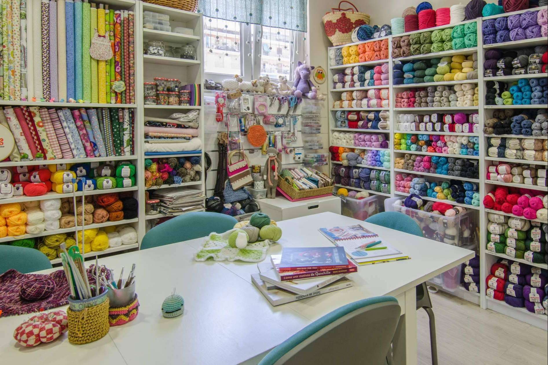 Bichus Club: las ventajas de la tienda de lanas y clases de tejido en Madrid