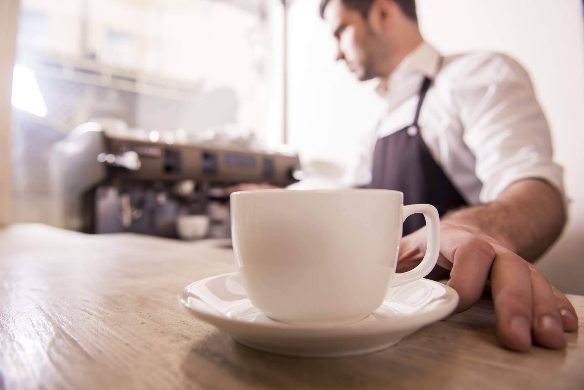 ¿Dónde encontrar una cafetería de barrio de toda la vida en Madrid?: Cafetería Las Palmeras