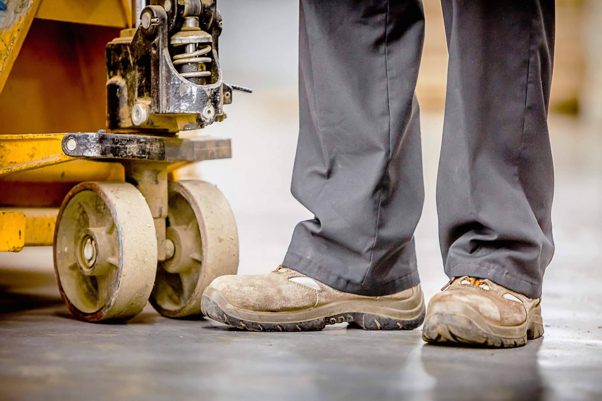 Comprar zapatos de seguridad de calidad en Suministros Tomás Beltrán