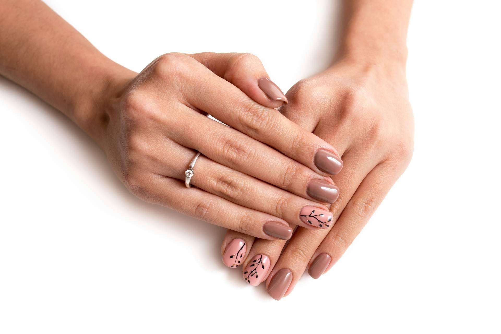Distintas opciones de manicura creativa con los productos Semilac de Beauty & Shop