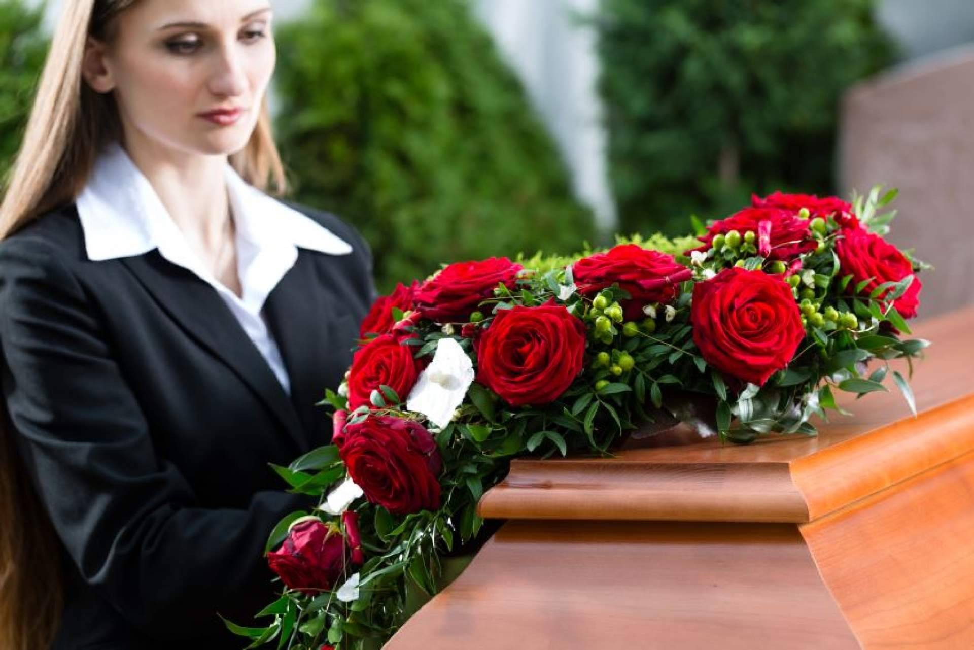 Garayalde Floristas: coronas de flores para los tanatorios de Madrid