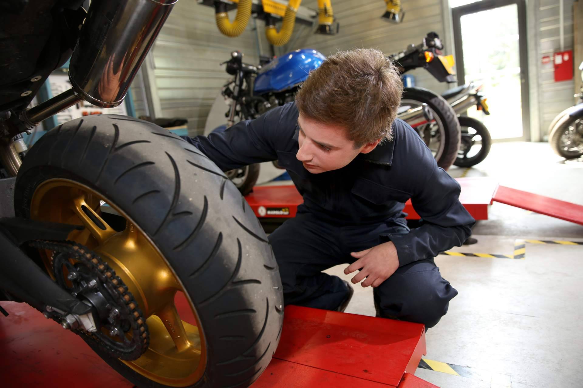 El interés por el curso de mecánica para motos sigue aumentando en el Instituto Técnico de Automoción