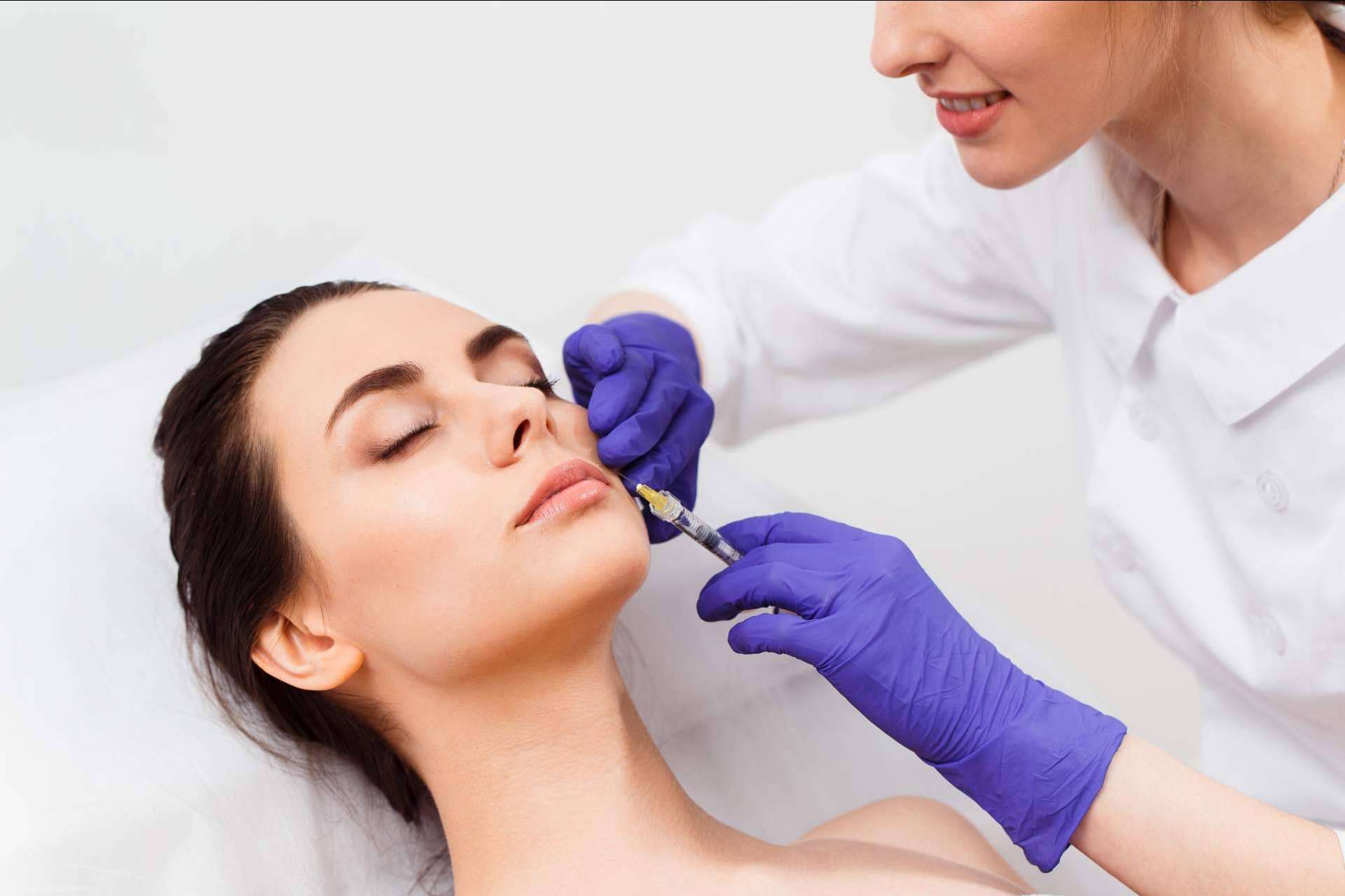 ¿Dónde encontrar los tratamientos con ácido hialurónico para recuperar la vitalidad de la piel en otoño?: ABB Medicina Estética