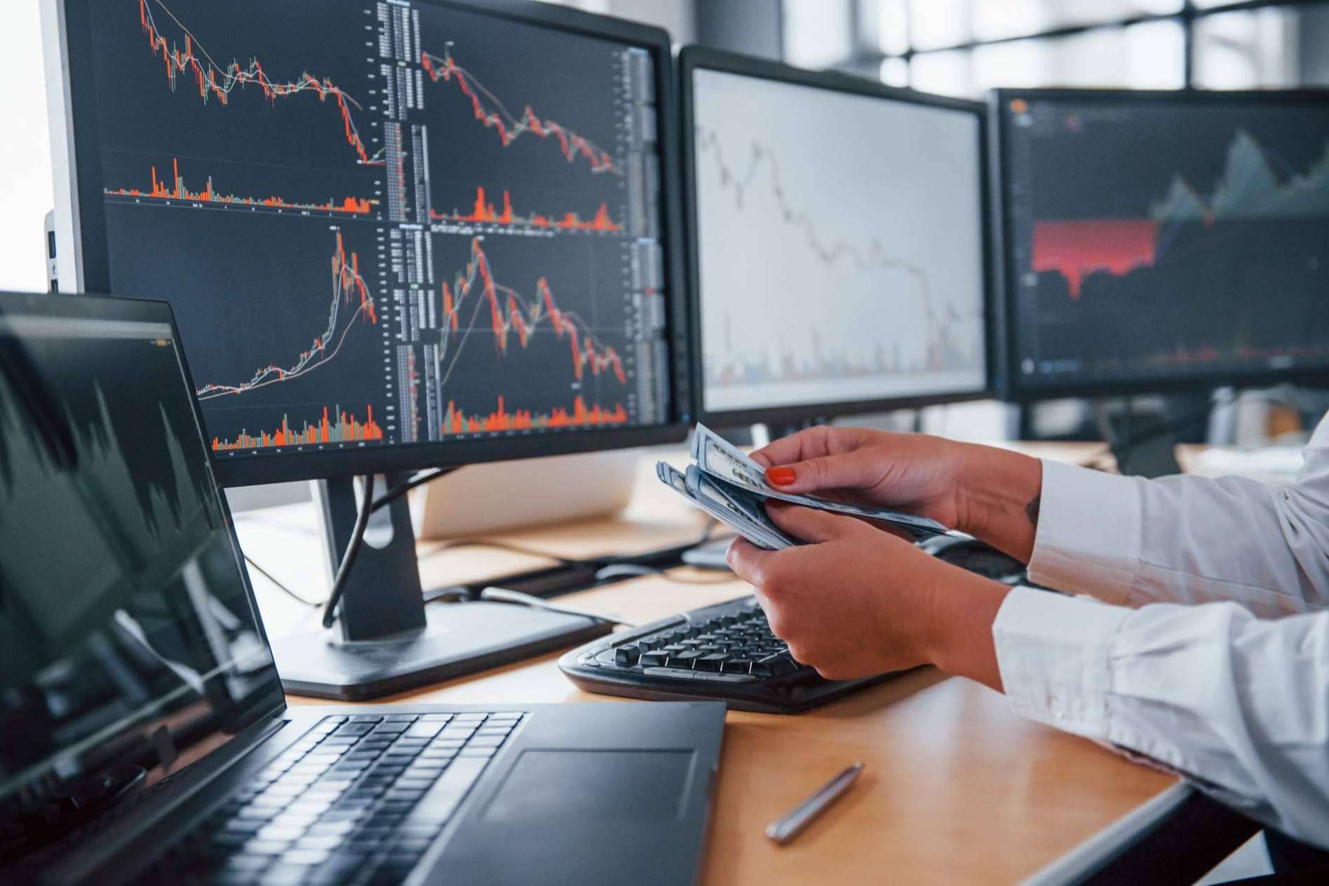 Complementar la formación con plataformas de trading con Área de Inversión