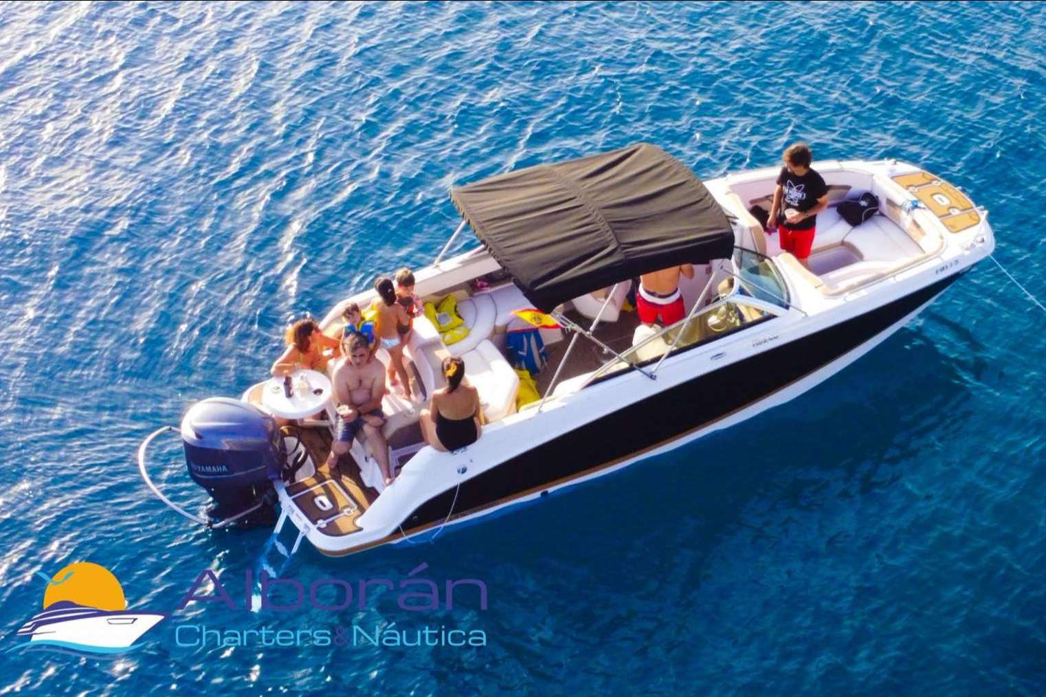 Alboran Charters: disfrutar durante todo el año de los paseos en barco
