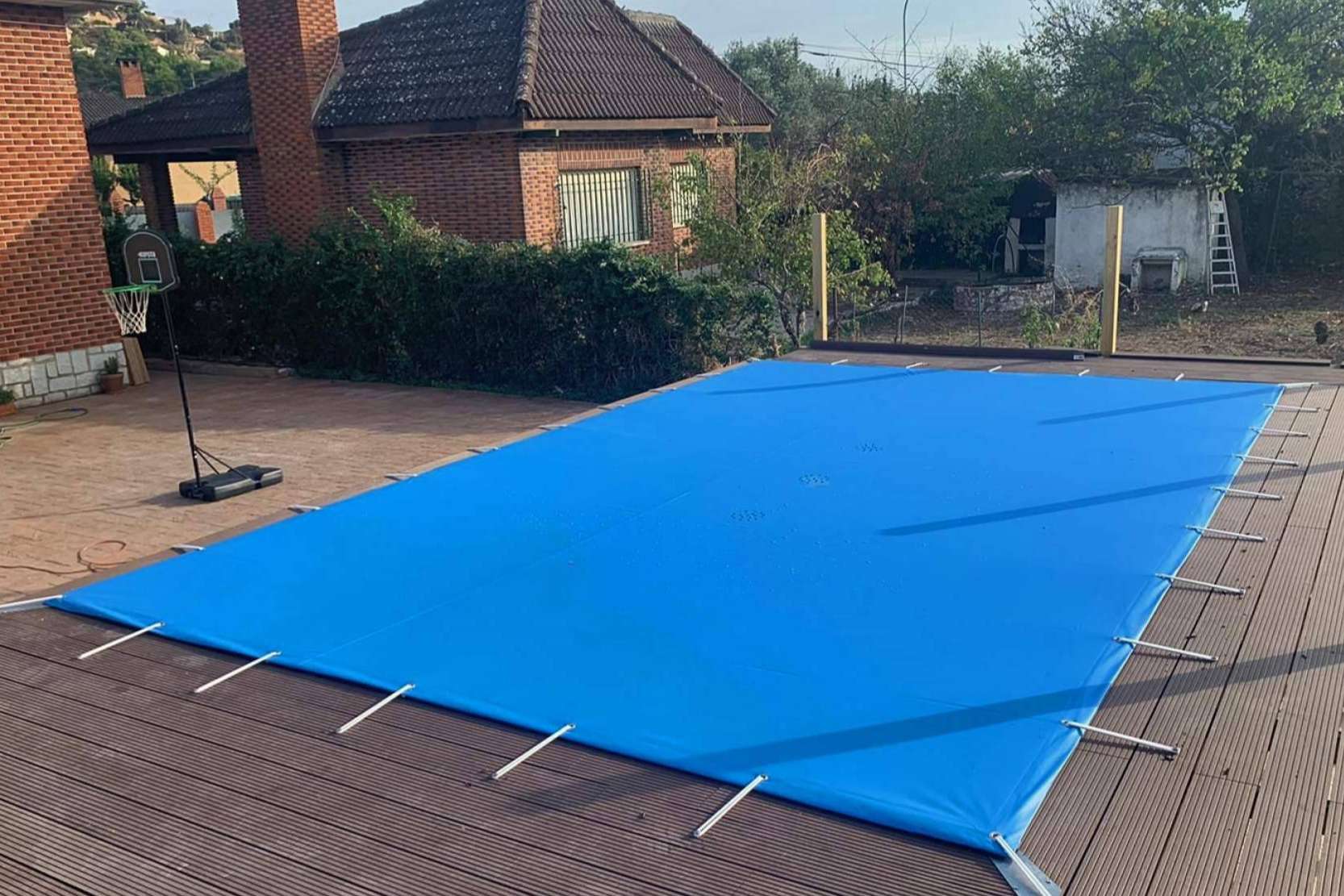 Mantener intacta el agua con los cobertores de piscina para invierno de Toldos Picasso