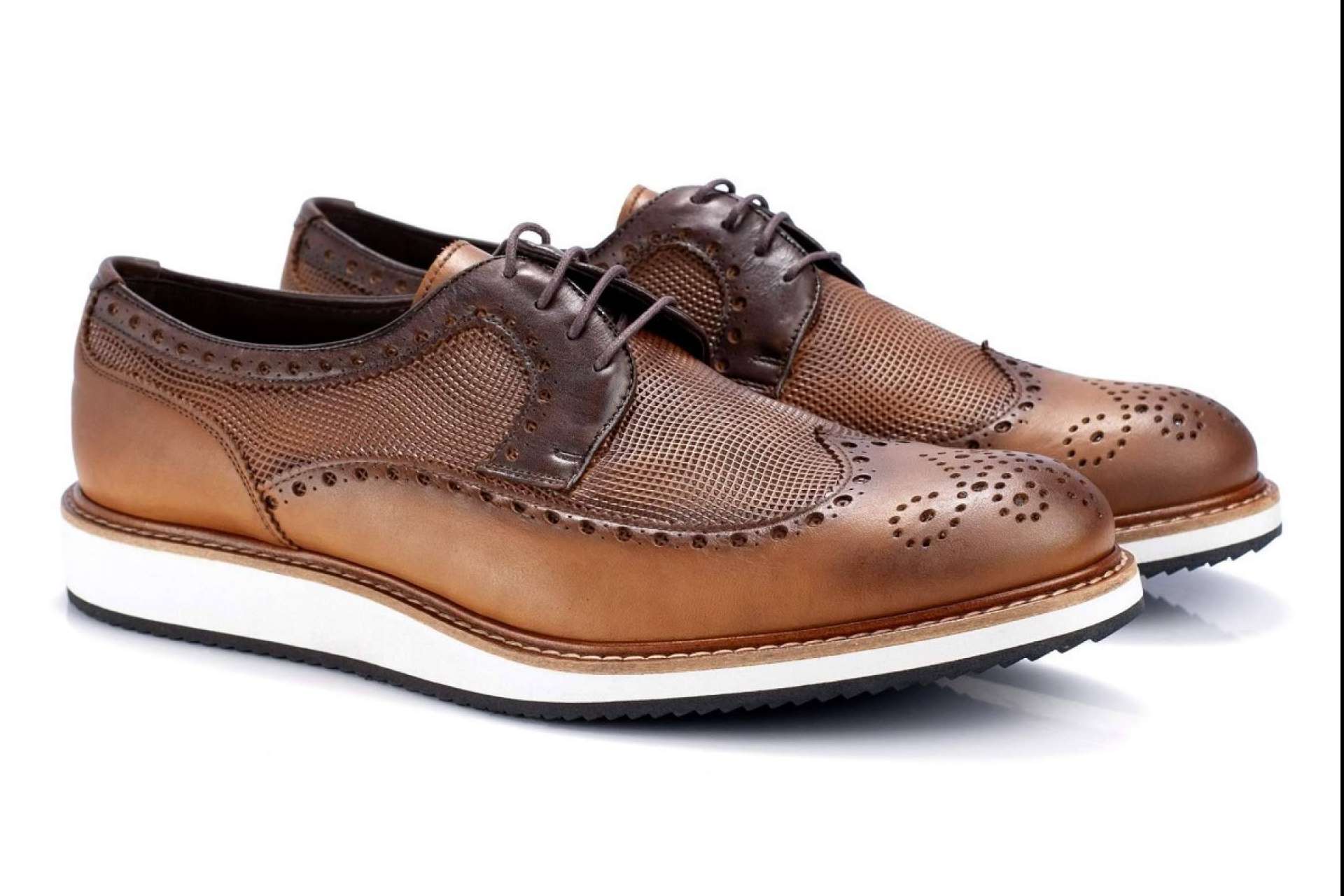 El complemento perfecto para el hombre actual son los zapatos Derby de Ortiz & Reed