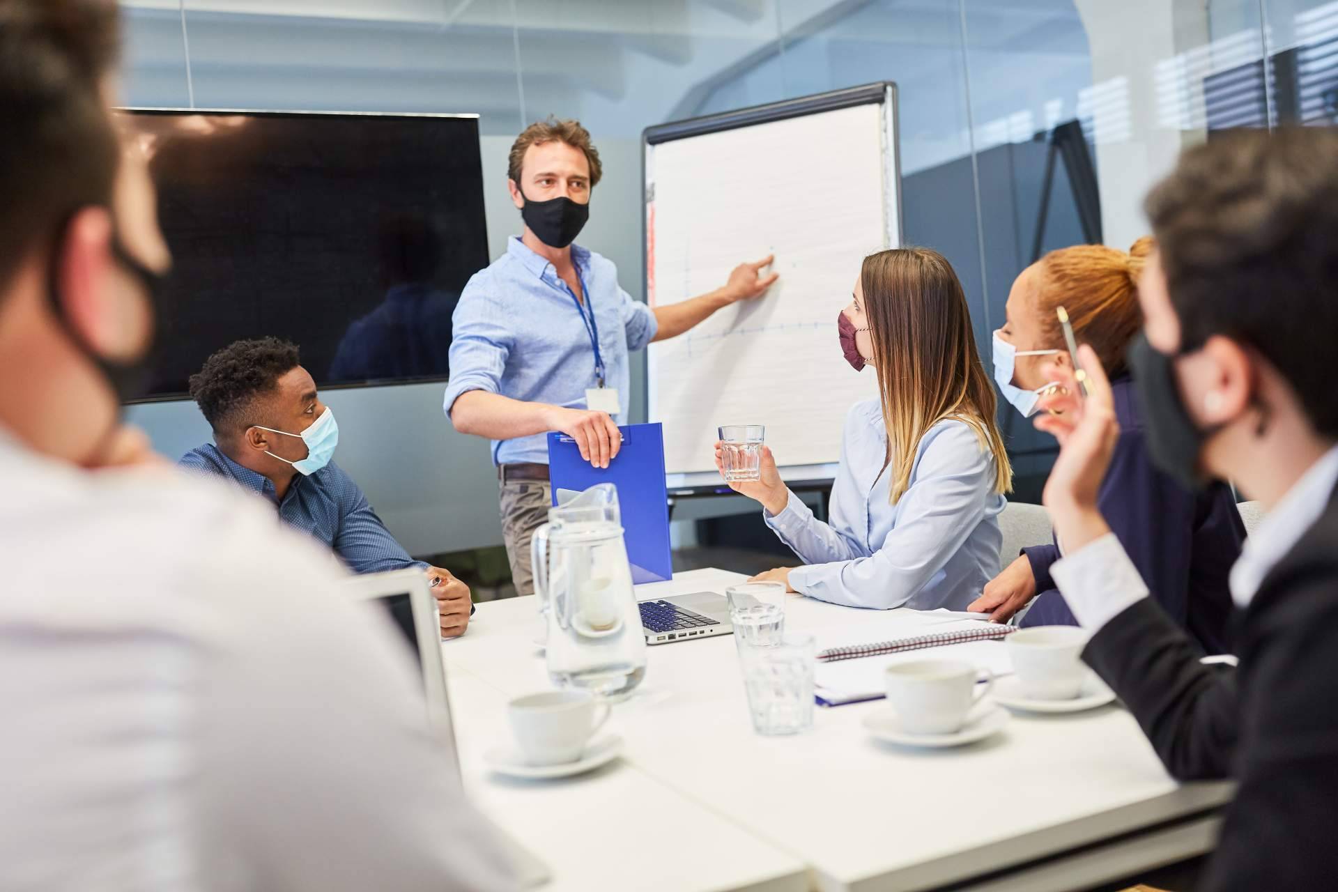 Estrategia de negocio con la consultoría empresarial O Castro Work