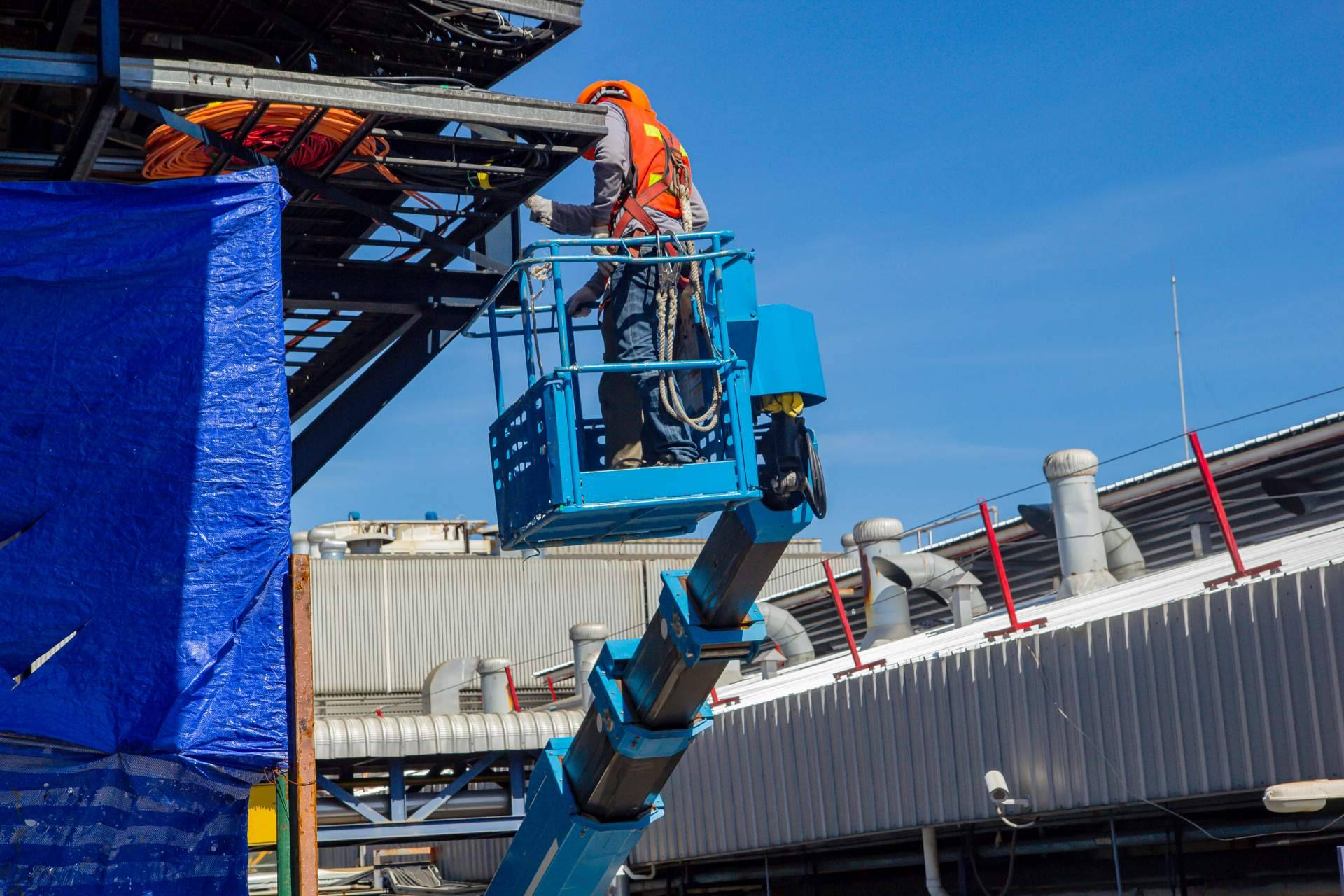 Alquilaplat ofrece diferentes modelos de mini elevadores personales