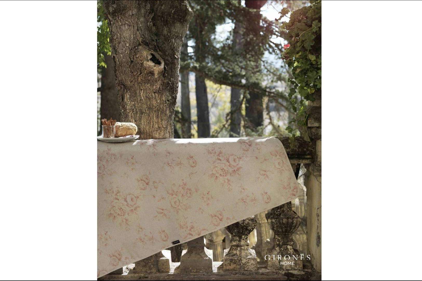 Vestir las mesas con estilo y color con los manteles antimanchas de Gironés Home