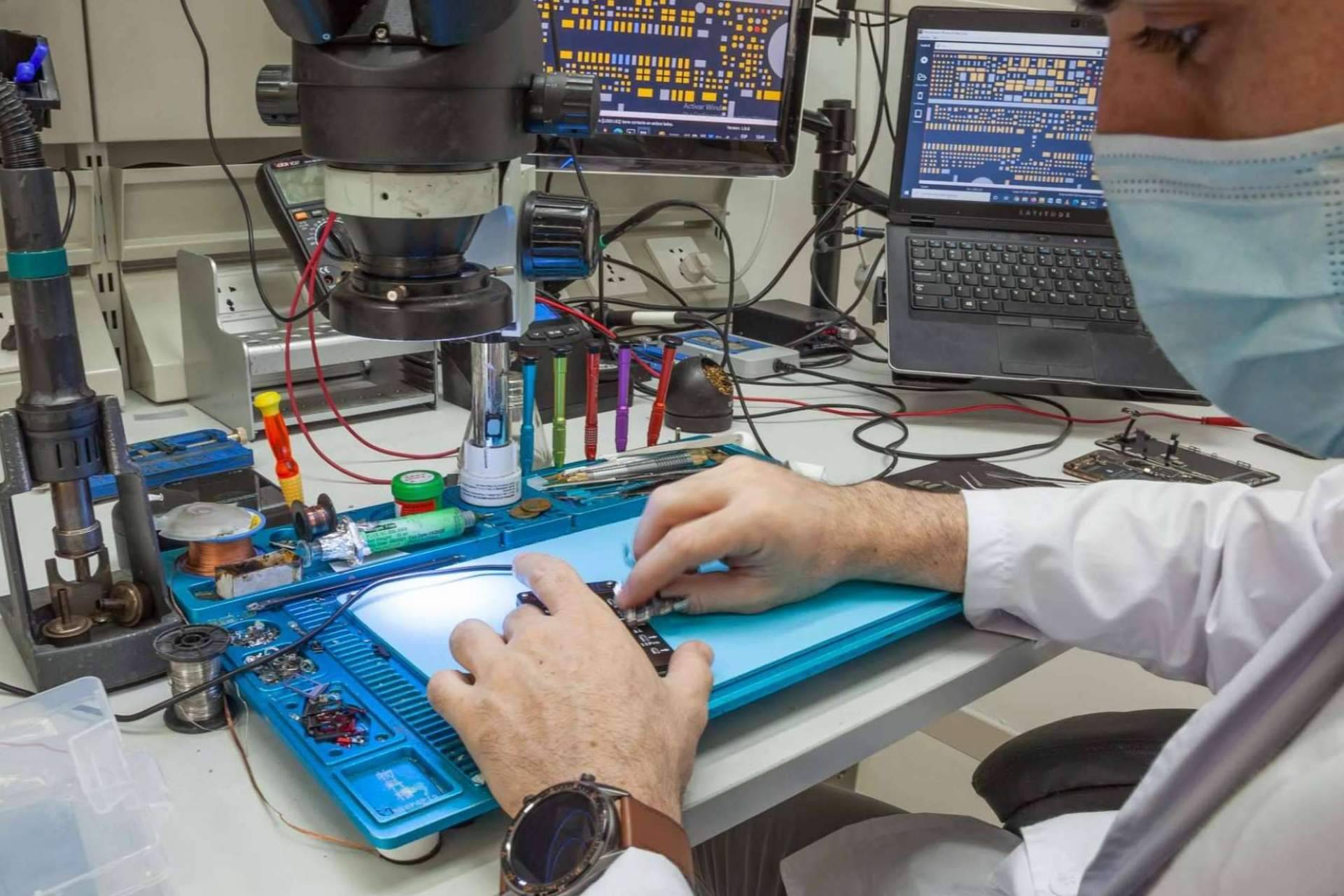 AlexPhone realiza reparaciones de iPhone con componentes de máxima calidad