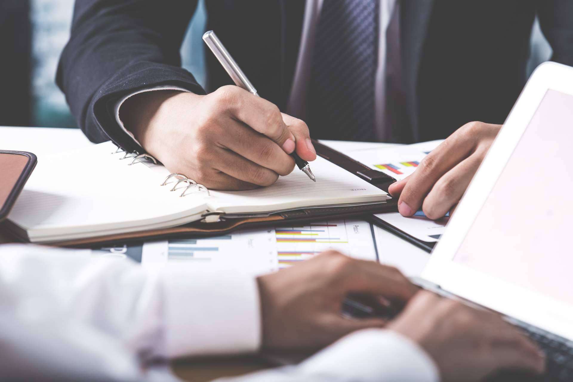 Conseguir financiación del circulante para una compañía con la asesoría de The Lion Brokers