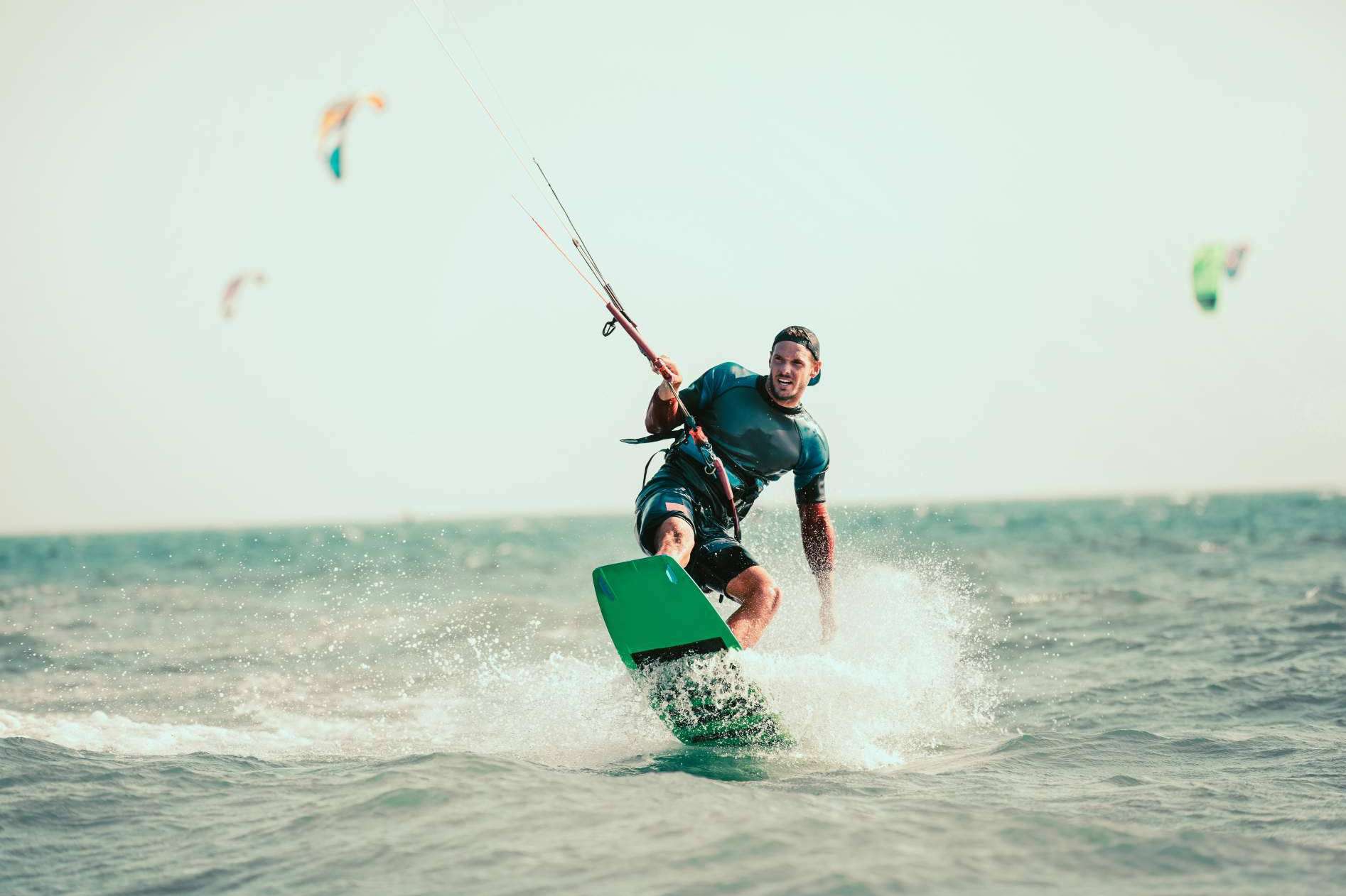 Cursos durante todo el año en la escuela de kitesurf de Tarifa