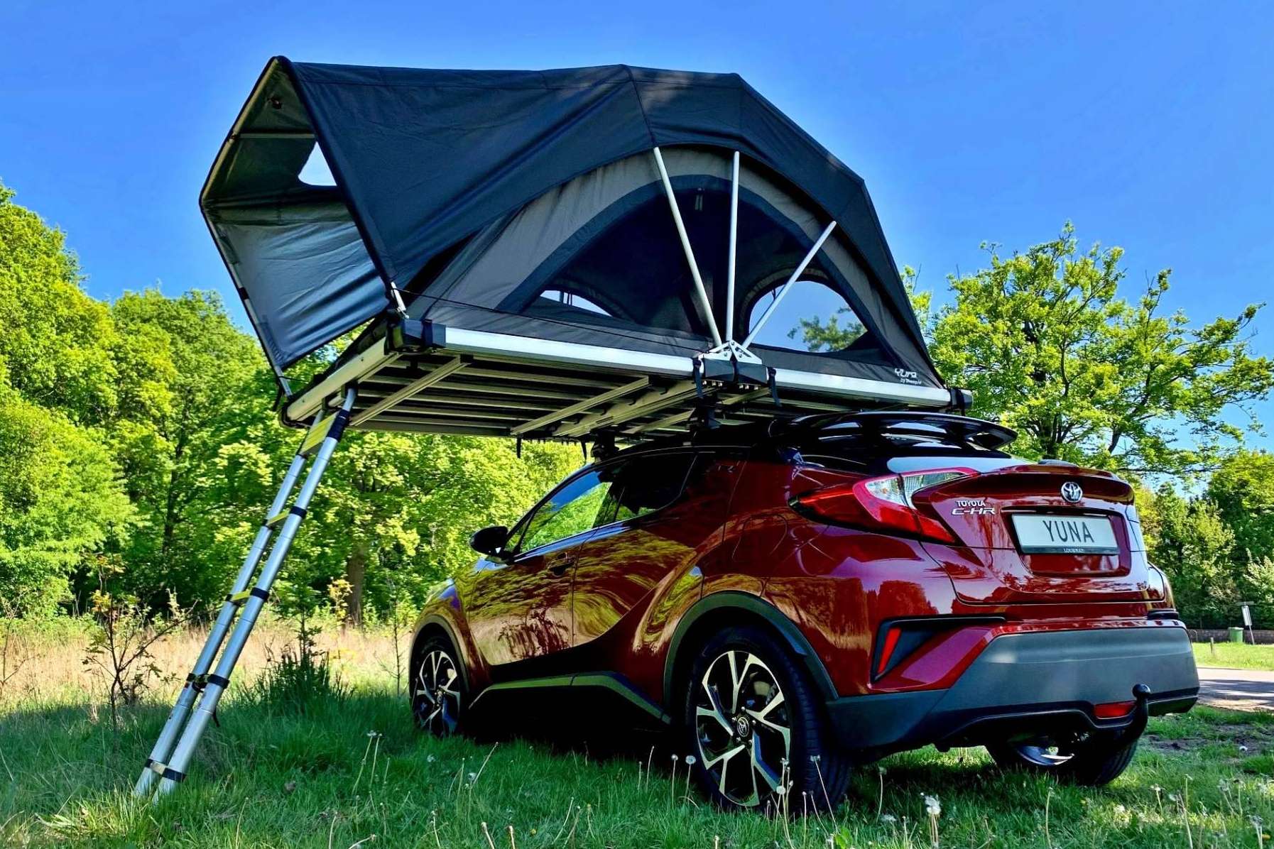 La tienda de campaña para coche de Foxcamper asegura un viaje tranquilo y cómodo