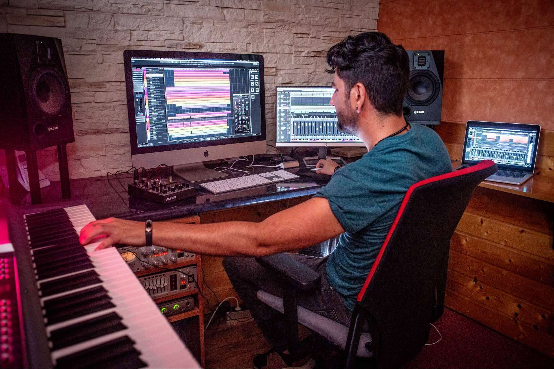 Una de las mejores opciones para vivir de la música, Aprender Producción Musical.