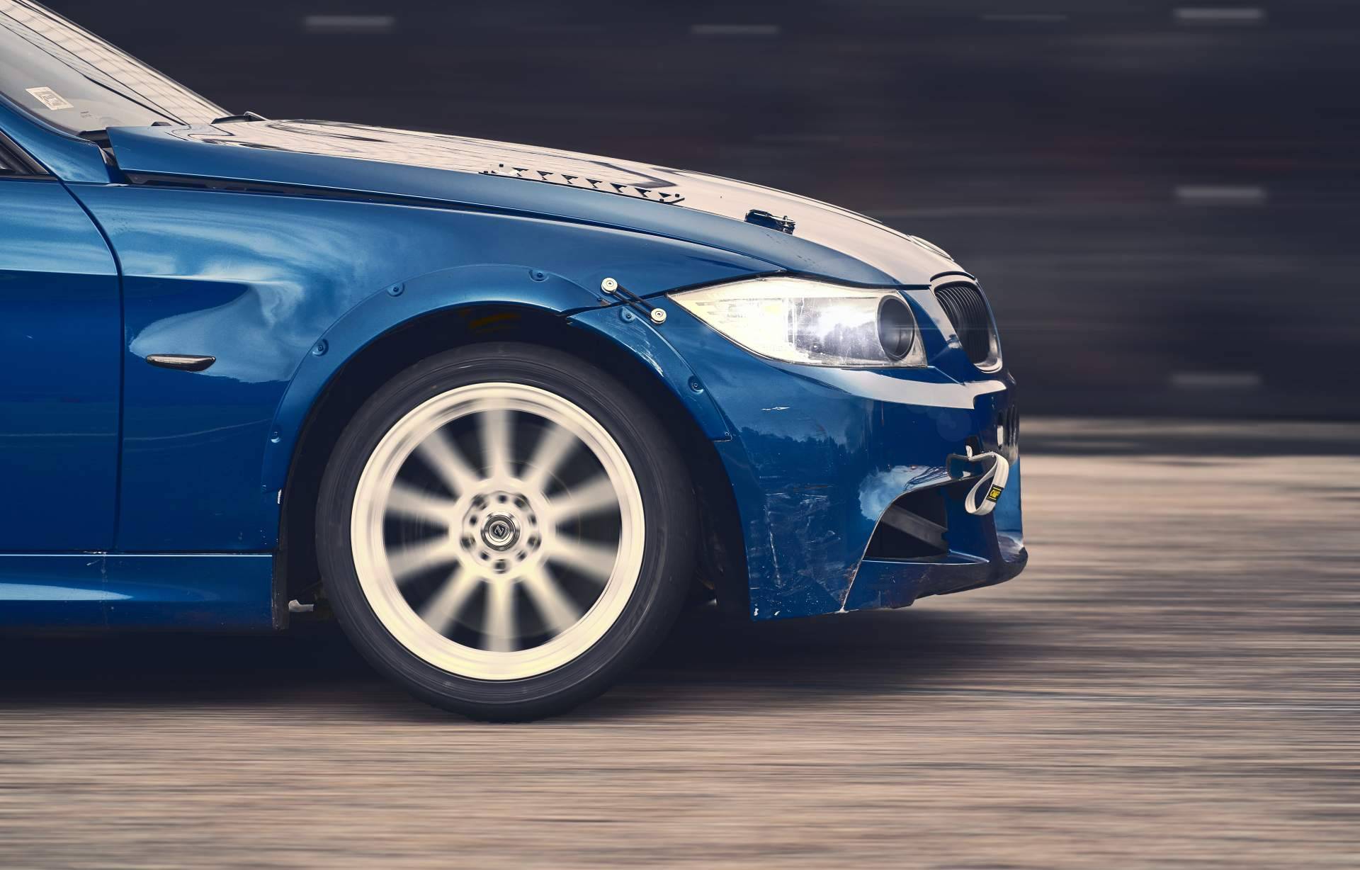 ¿Cuáles son los beneficios de aumentar potencia coche mediante la reprogramación del vehículo con la empresa Denikey?