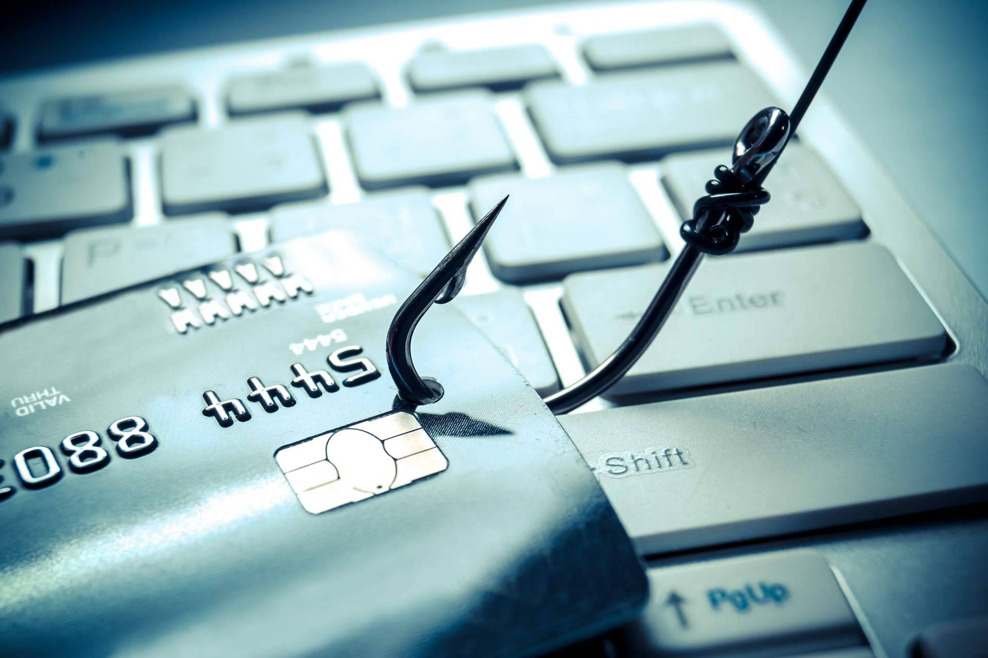 El delito digital que puede dejar a una persona sin ahorros se conoce como Phishing por SMS