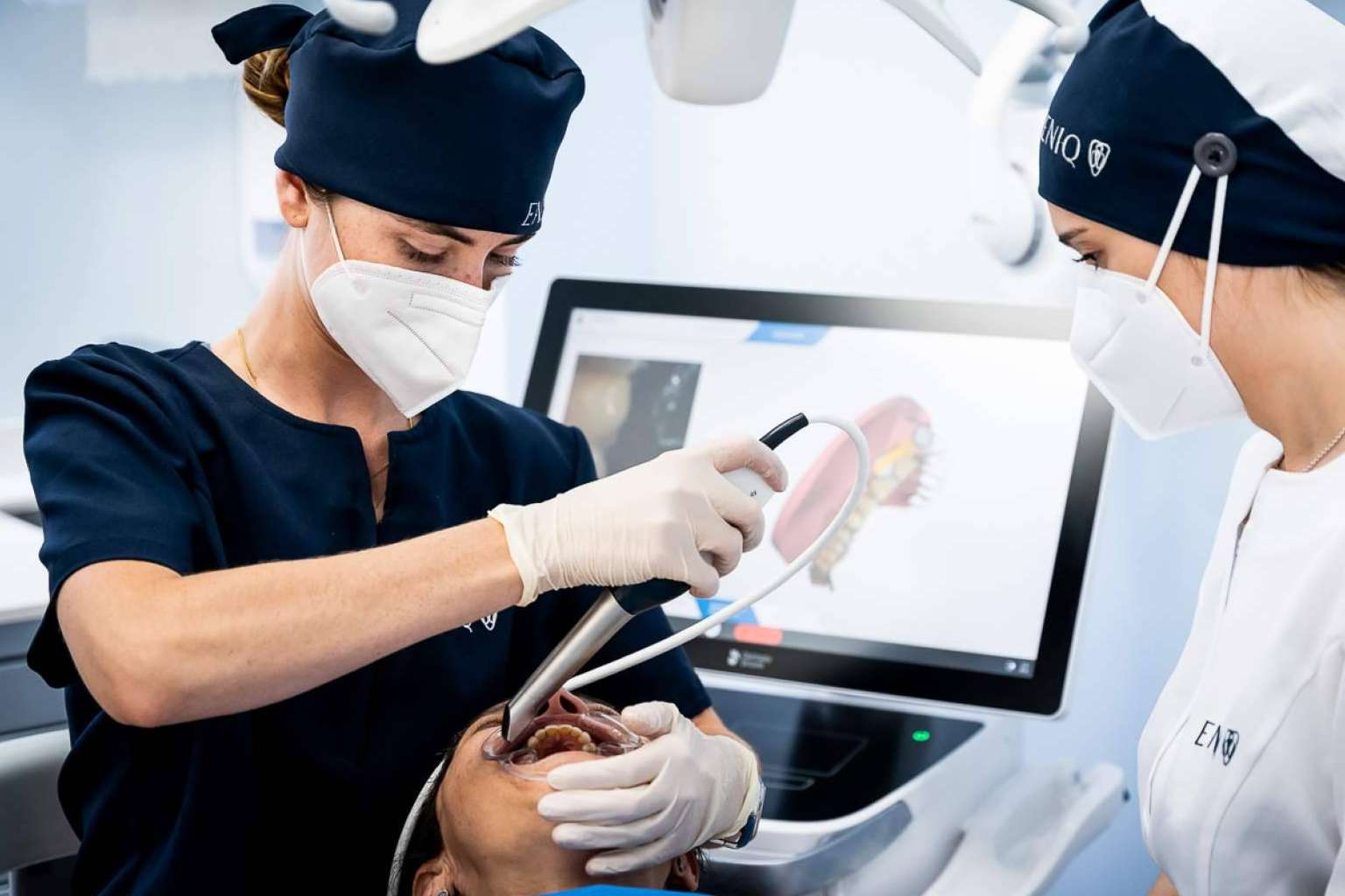 Clínica Eniq, un centro de estética dental que despunta por su gran equipo de profesionales y su aparatología de última generación