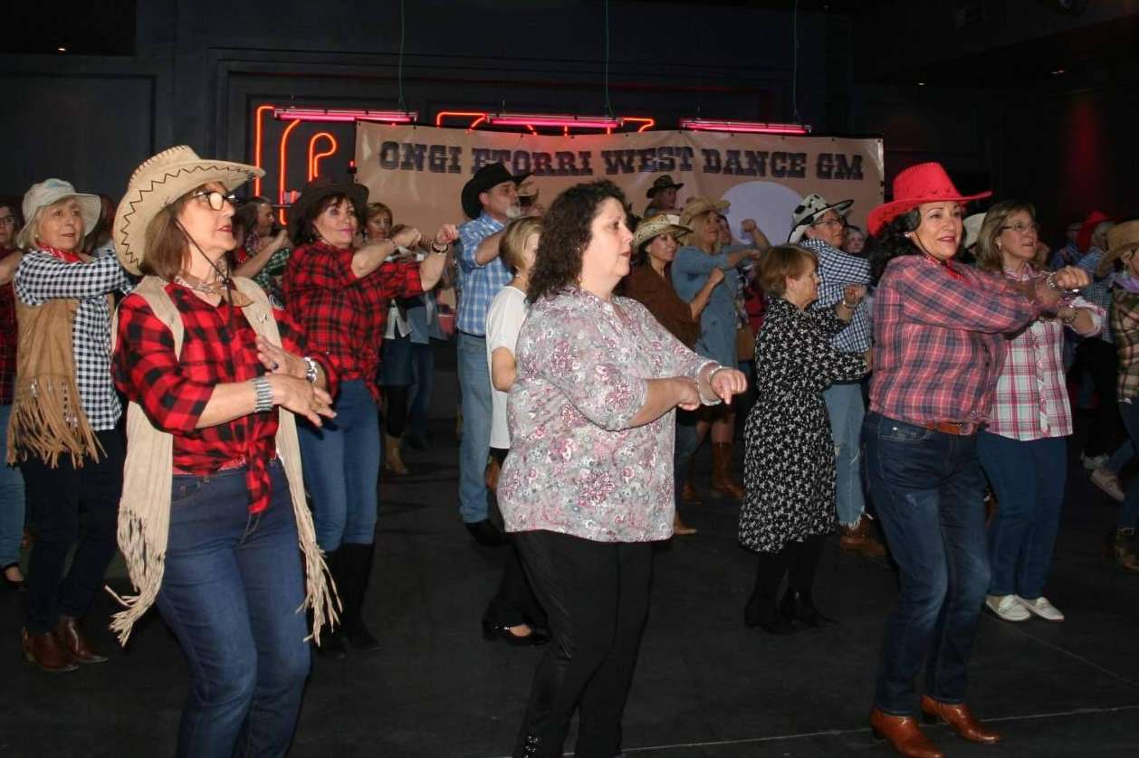 El baile en línea estilo country como estilo de vida, por la Asociación de Bailes de Salón Dance GM
