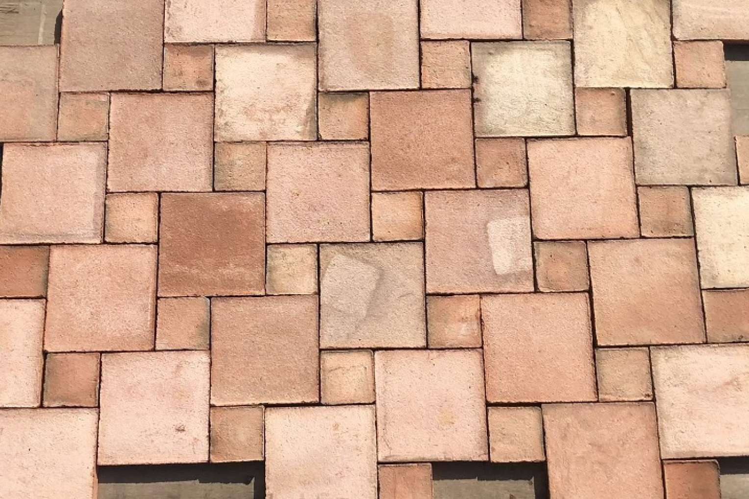 Materiales Artesanales, especializados en la fabricación artesanal de suelos de barro cocido