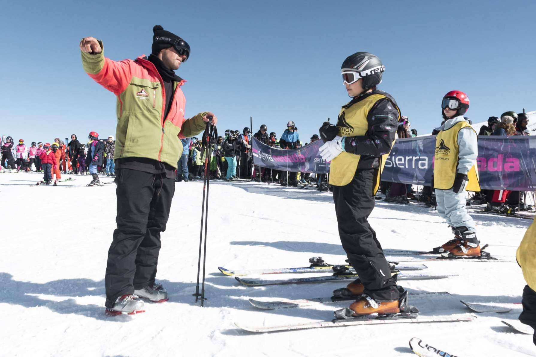 Clases y alquiler de equipos de snowboard y esquí en Sierra Nevada de la mano de Snowmotion