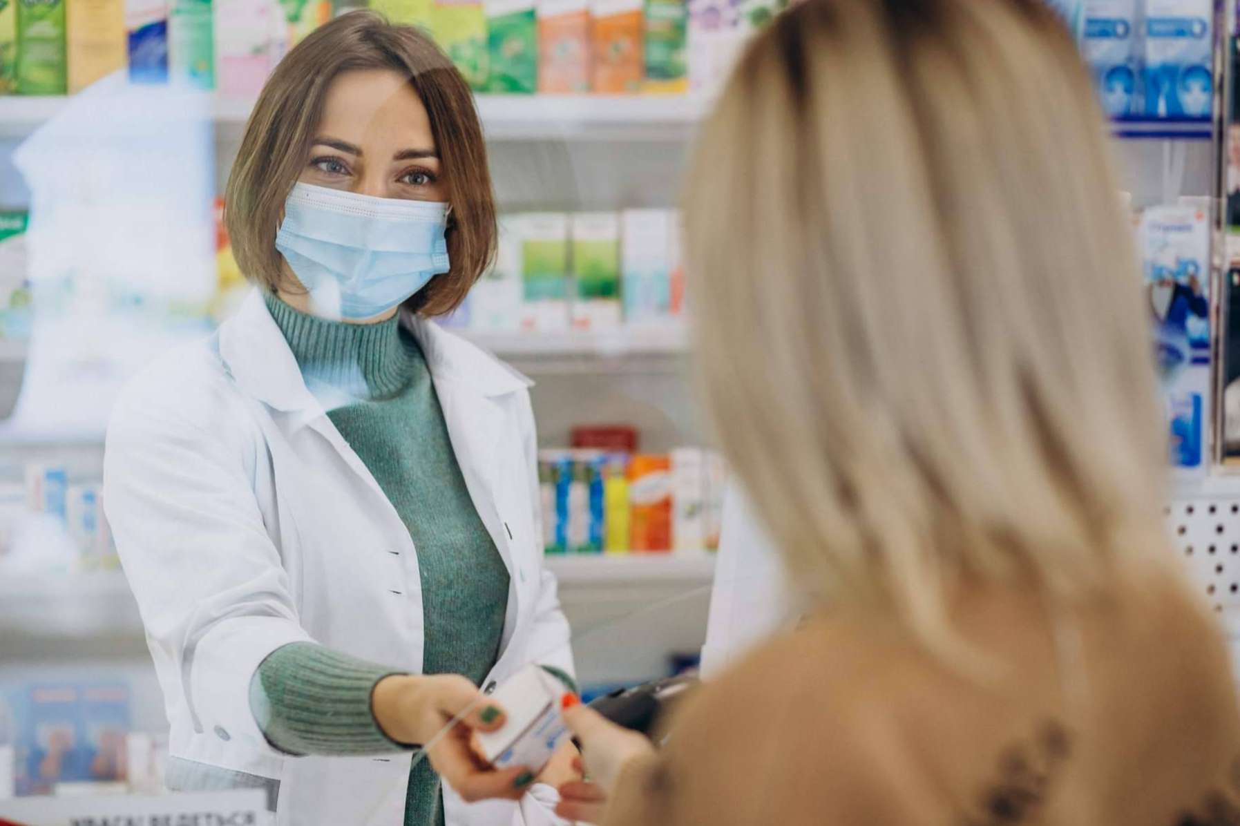 Las herramientas que permiten facilitar la comunicación de la farmacia con sus clientes son PHarmaFulcri y E-Fidelity