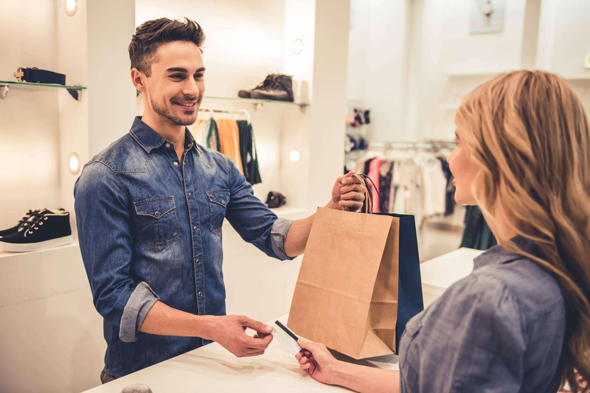 ¿Por qué contratar a un mistery shopper para evaluar la calidad de los servicios de una empresa? Siglo XXI Azafatas