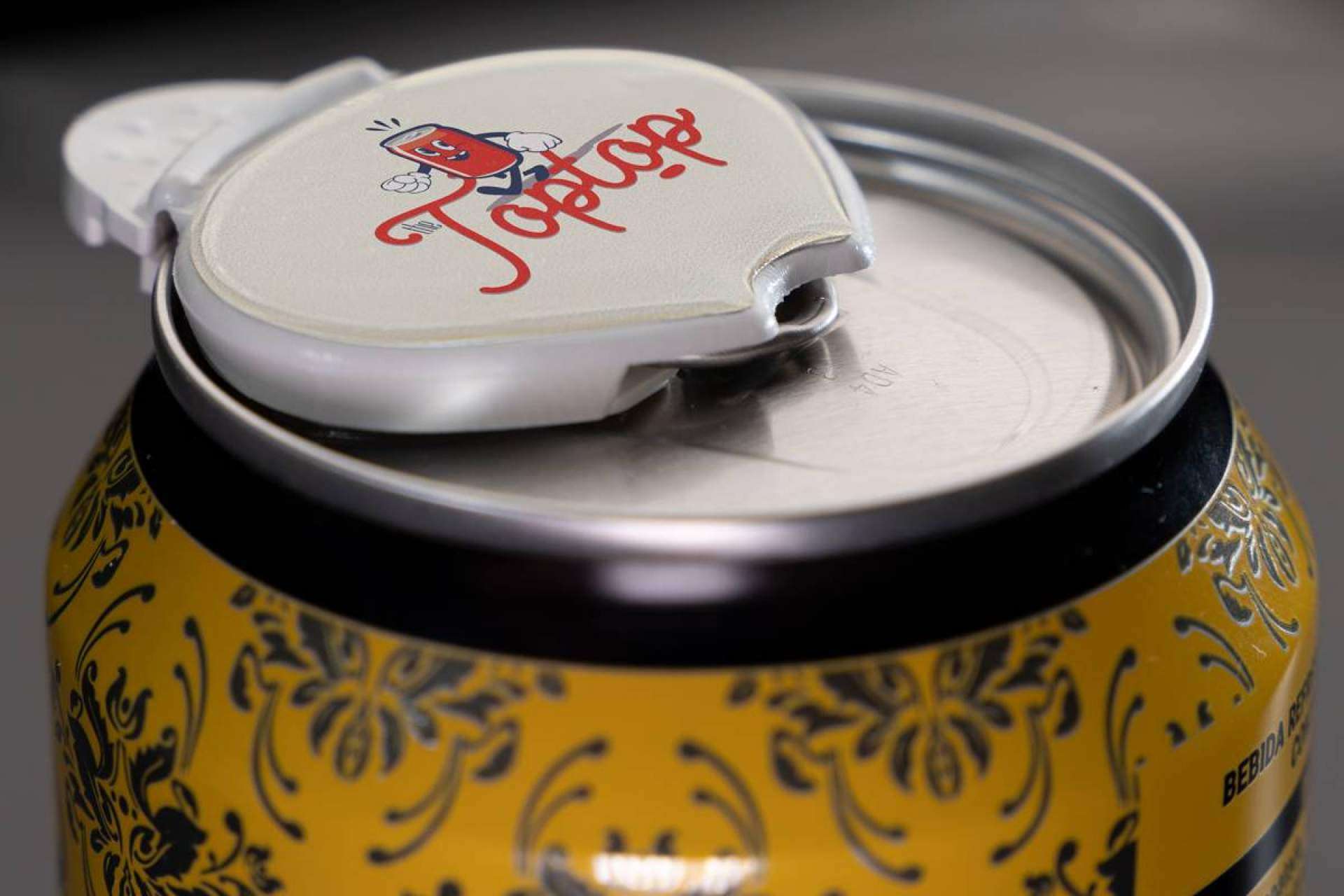 ¿Qué es The Top·Top?, una ingeniosa tapa para latas de bebida que permite mantener el gas durante días