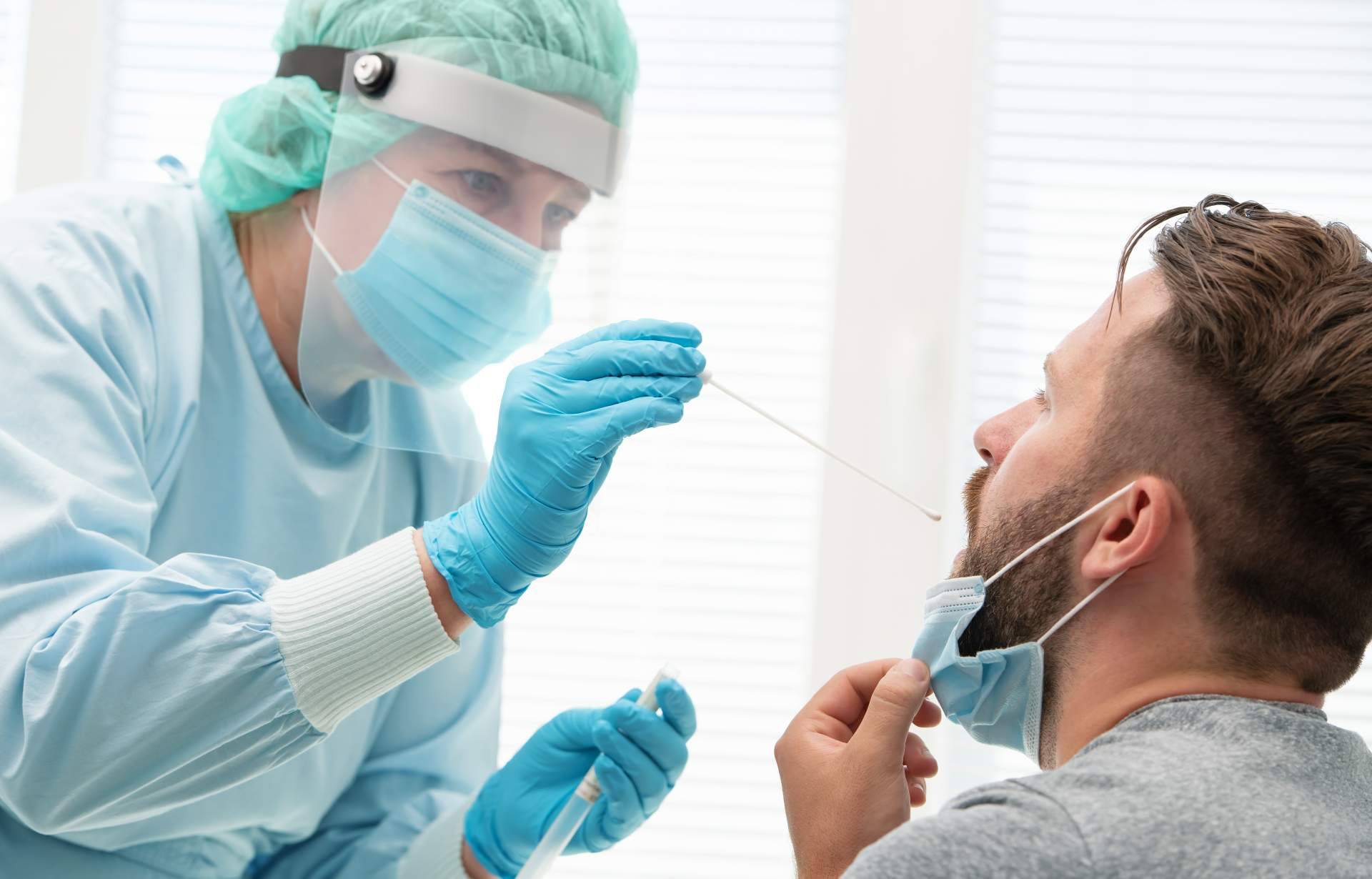 La importancia de realizarse un test COVID aunque se tenga la pauta de vacunación completa, por Centro Médico Bravo