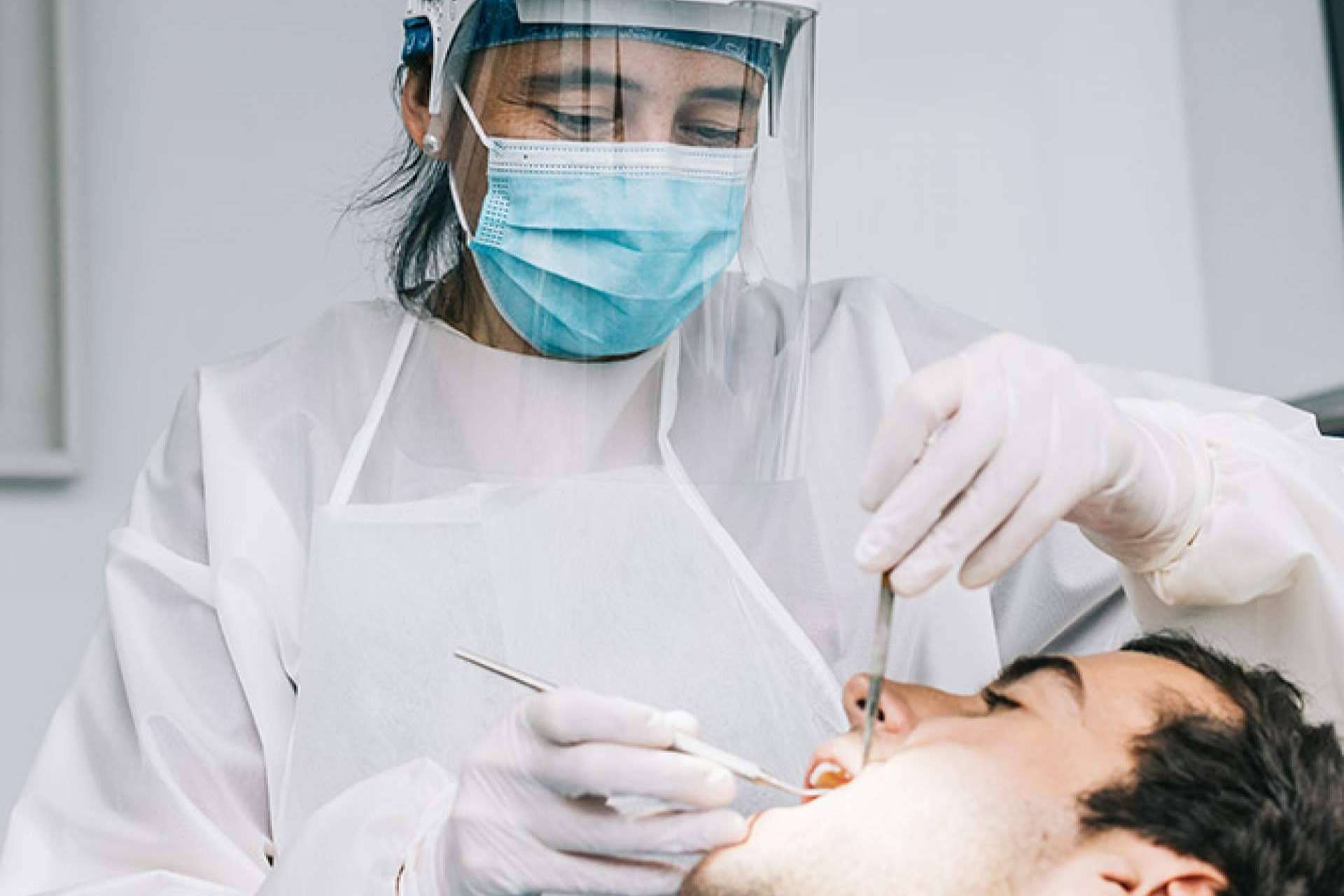 ¿Cuáles son las ventajas de los implantes dentales? Clínica Sanzmar