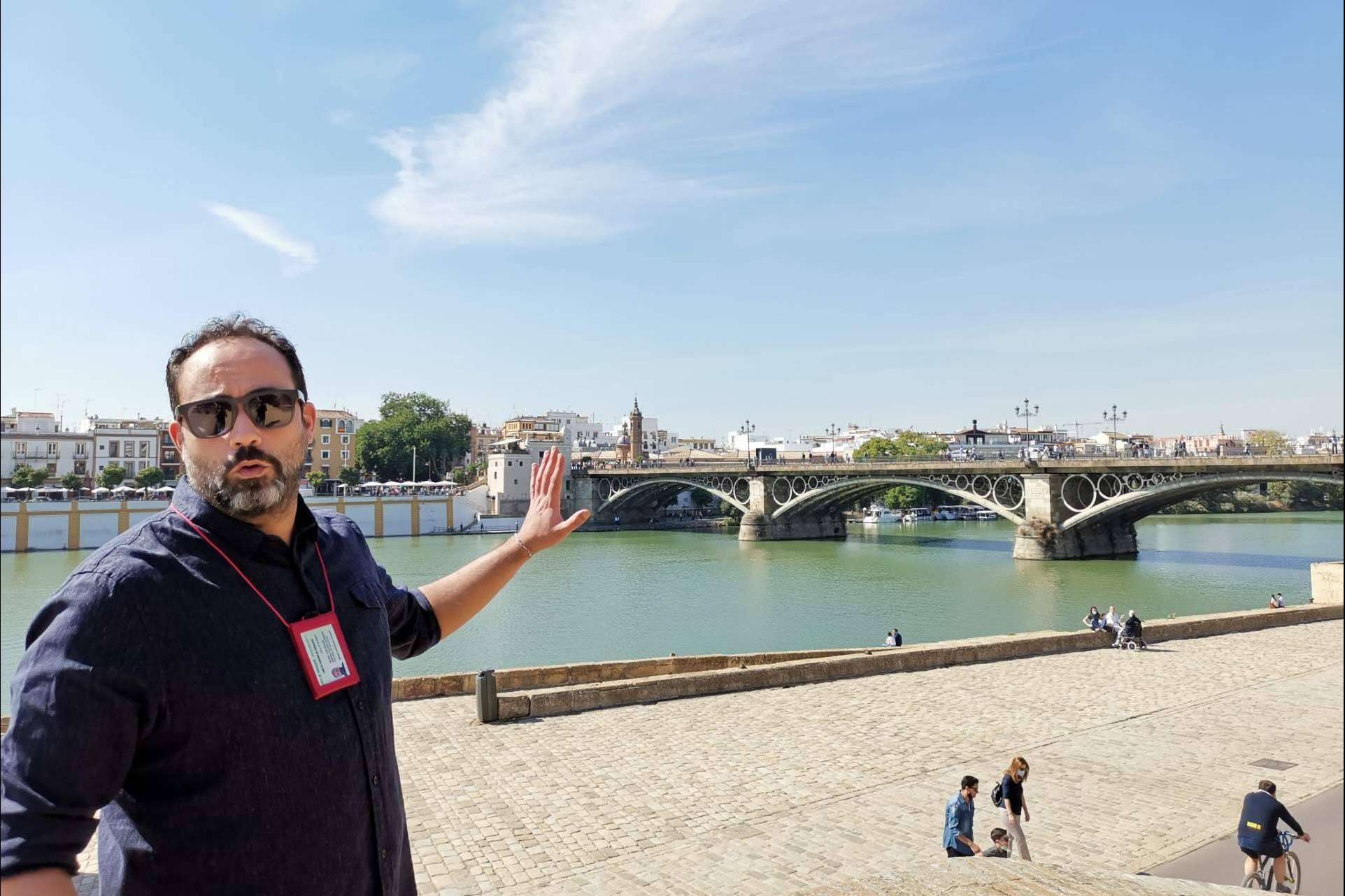 ¿Por qué es recomendable contratar un guía turístico en Sevilla?