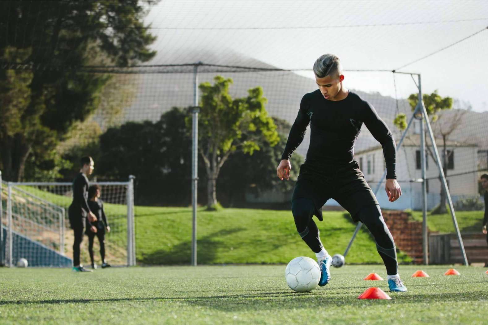Encontrar clínica de fisioterapia en Madrid para futbolistas con EvoluteSoccer.com