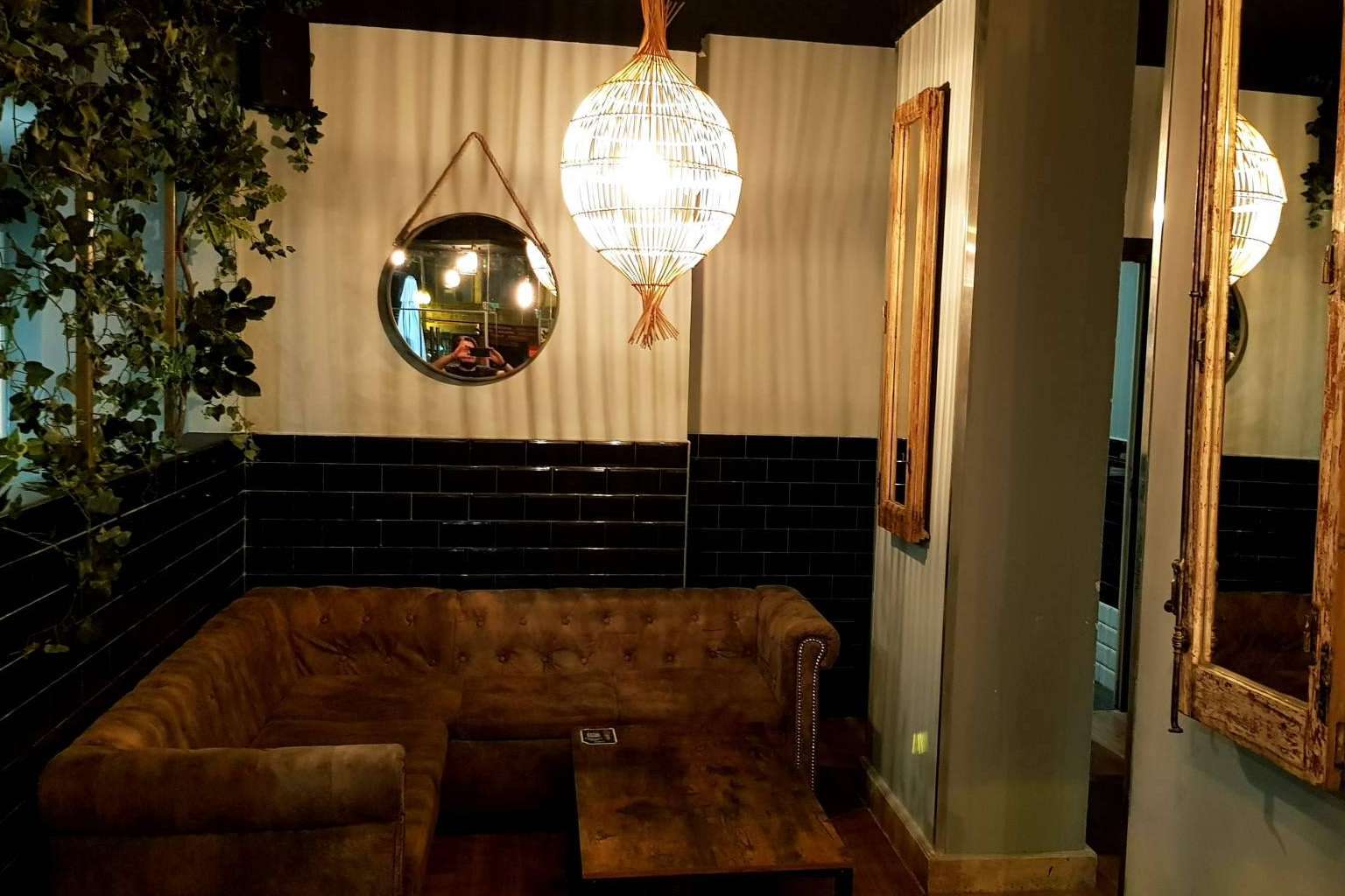 La gran variedad de cervezas y pinchos de La Mentirosa, un bar con terraza en Madrid