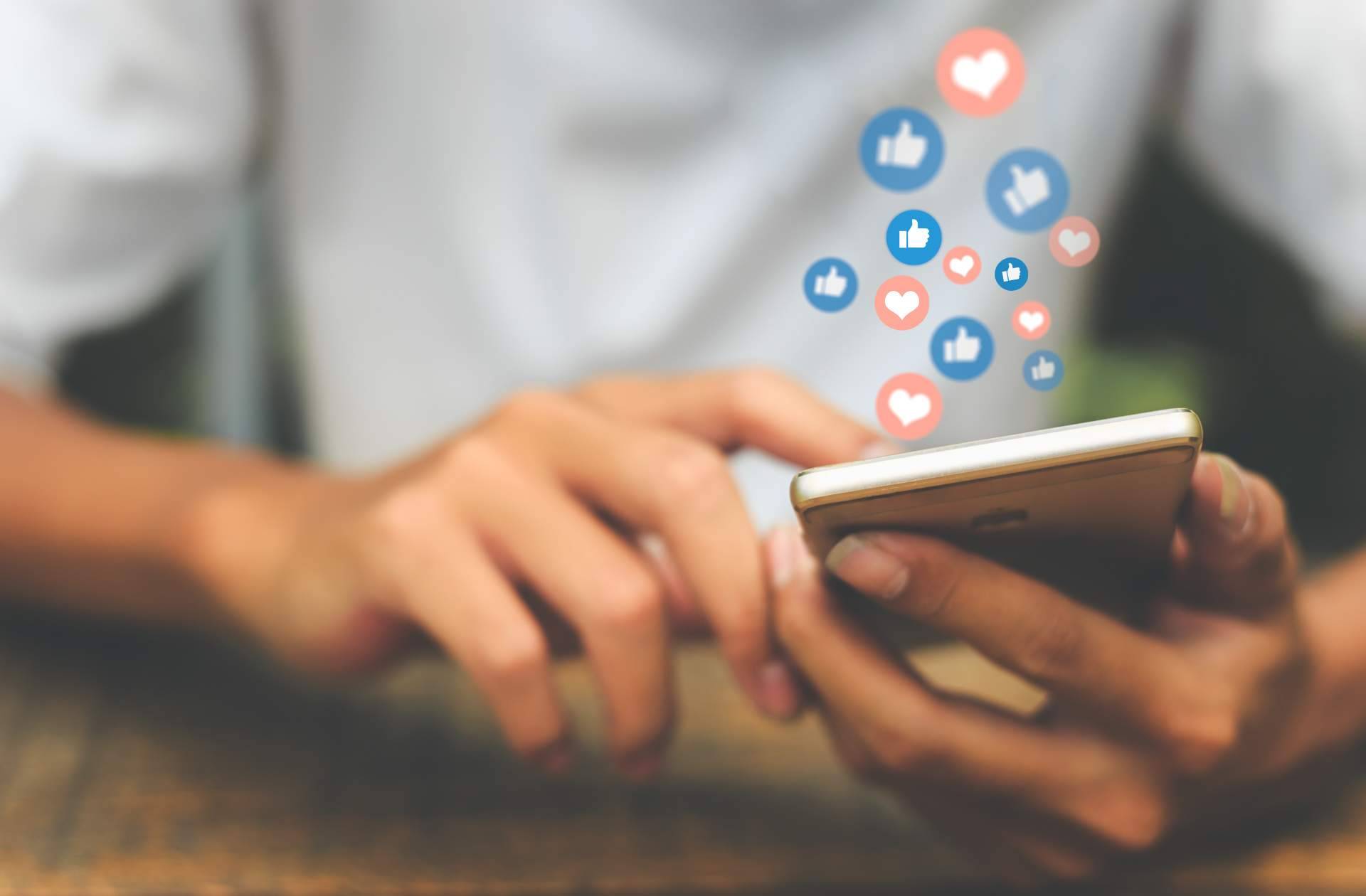 Para captar clientes es importante tener presencia en social media, según RoCX Marketing
