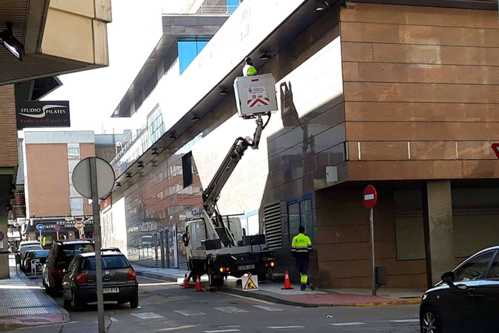 Las plataformas elevadoras, una maquinaria polivalente necesaria en muchos sectores